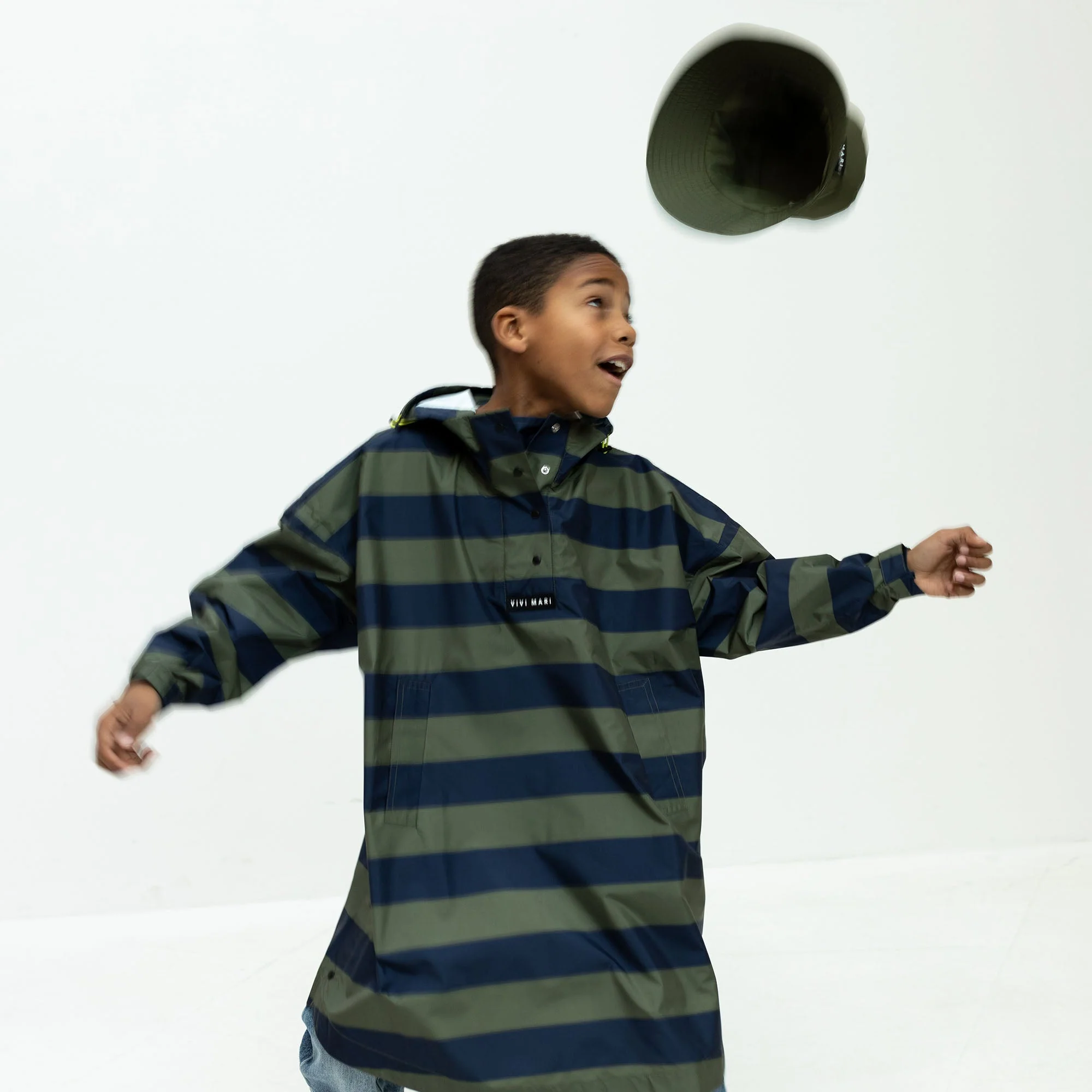 Kids Bucket Hat solid olive - Image 5