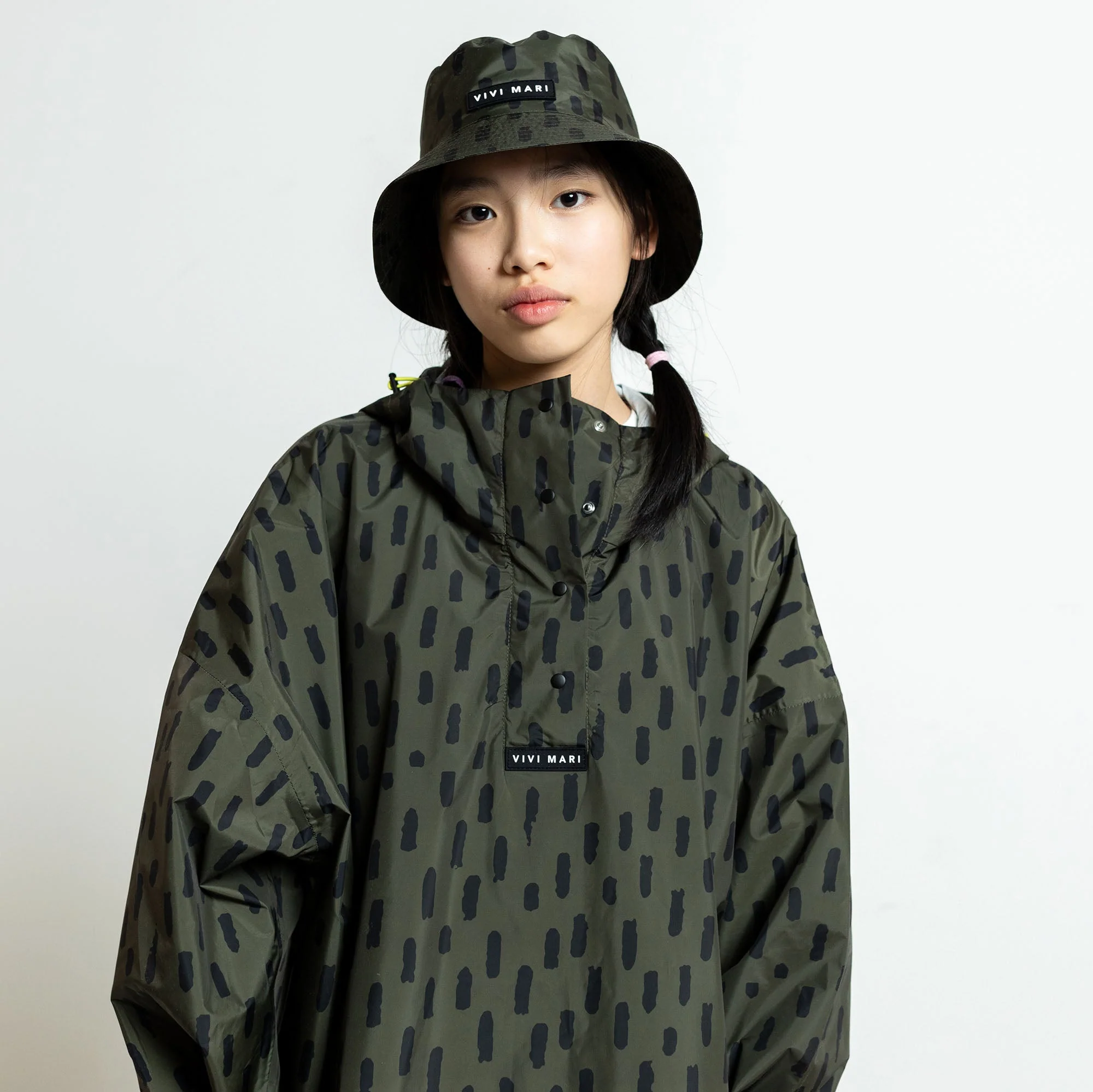 Kids Raincoat drops olive/black - Image 12