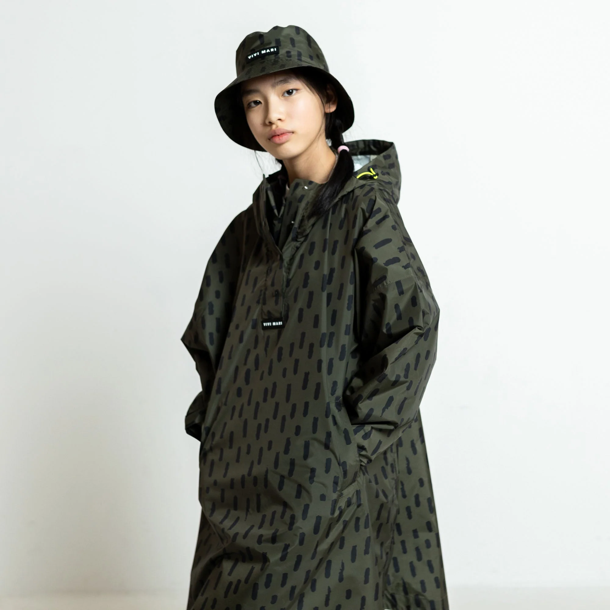 Kids Raincoat drops olive/black - Image 7