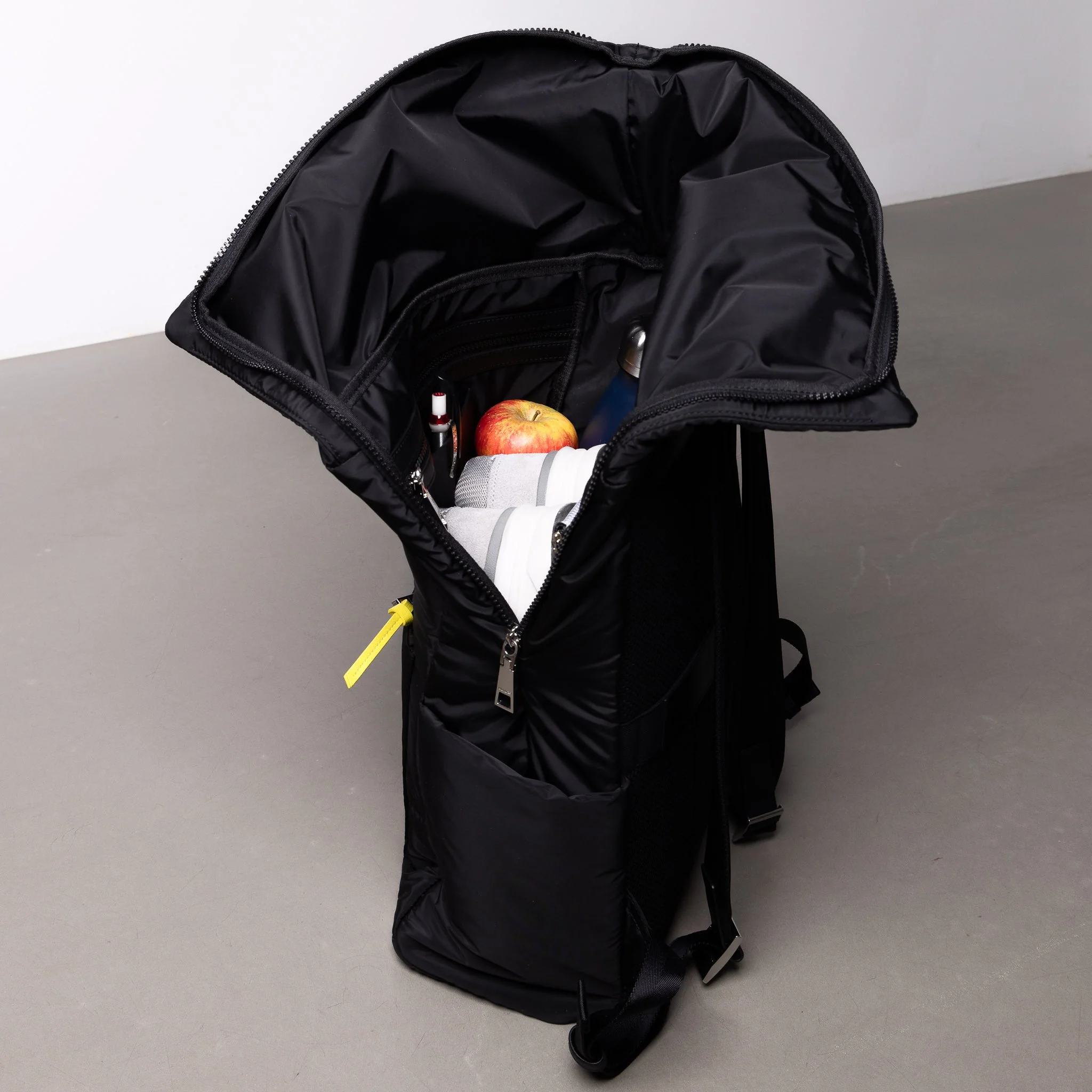 Padded Backpack medium - black - Image 10