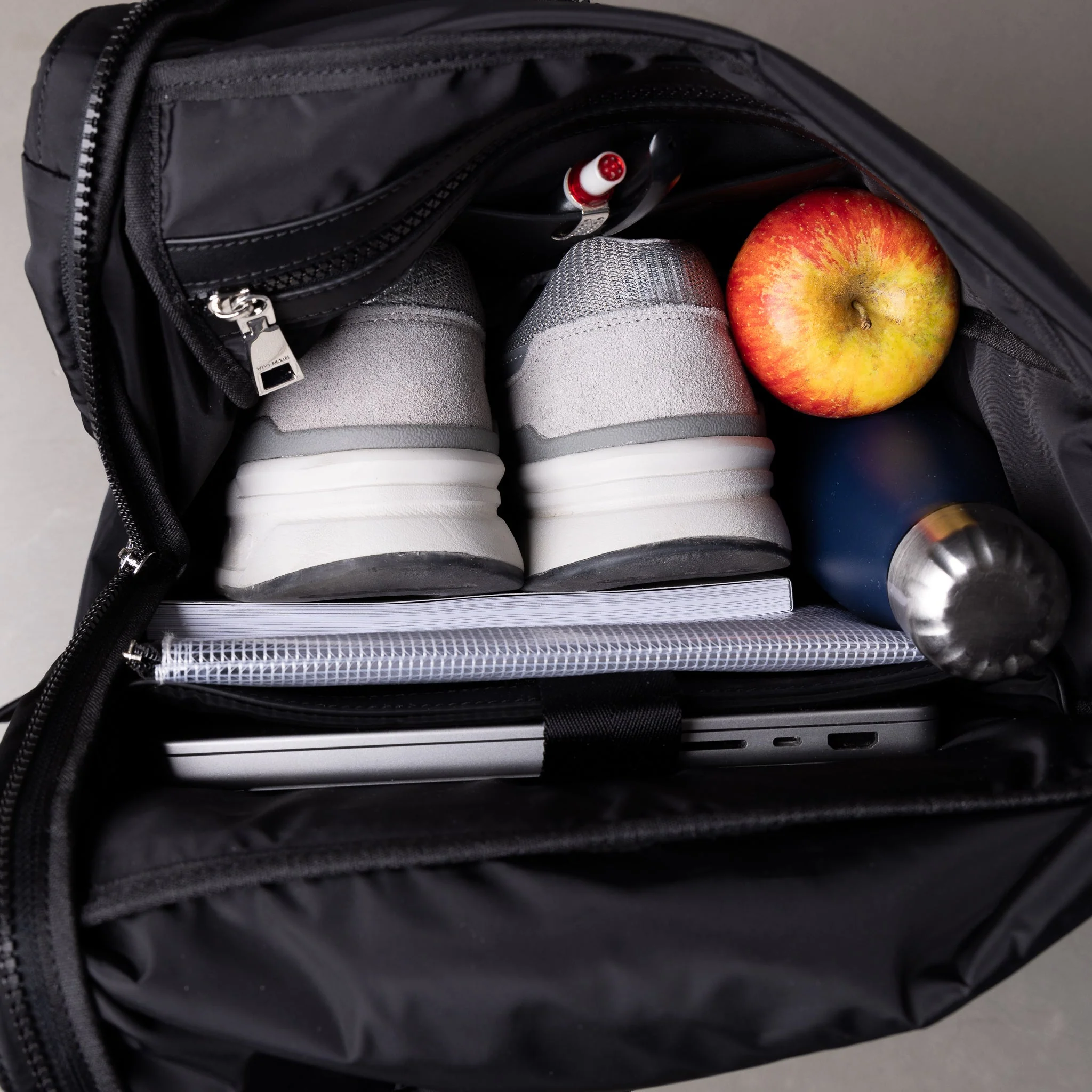 Padded Backpack medium - black - Image 11