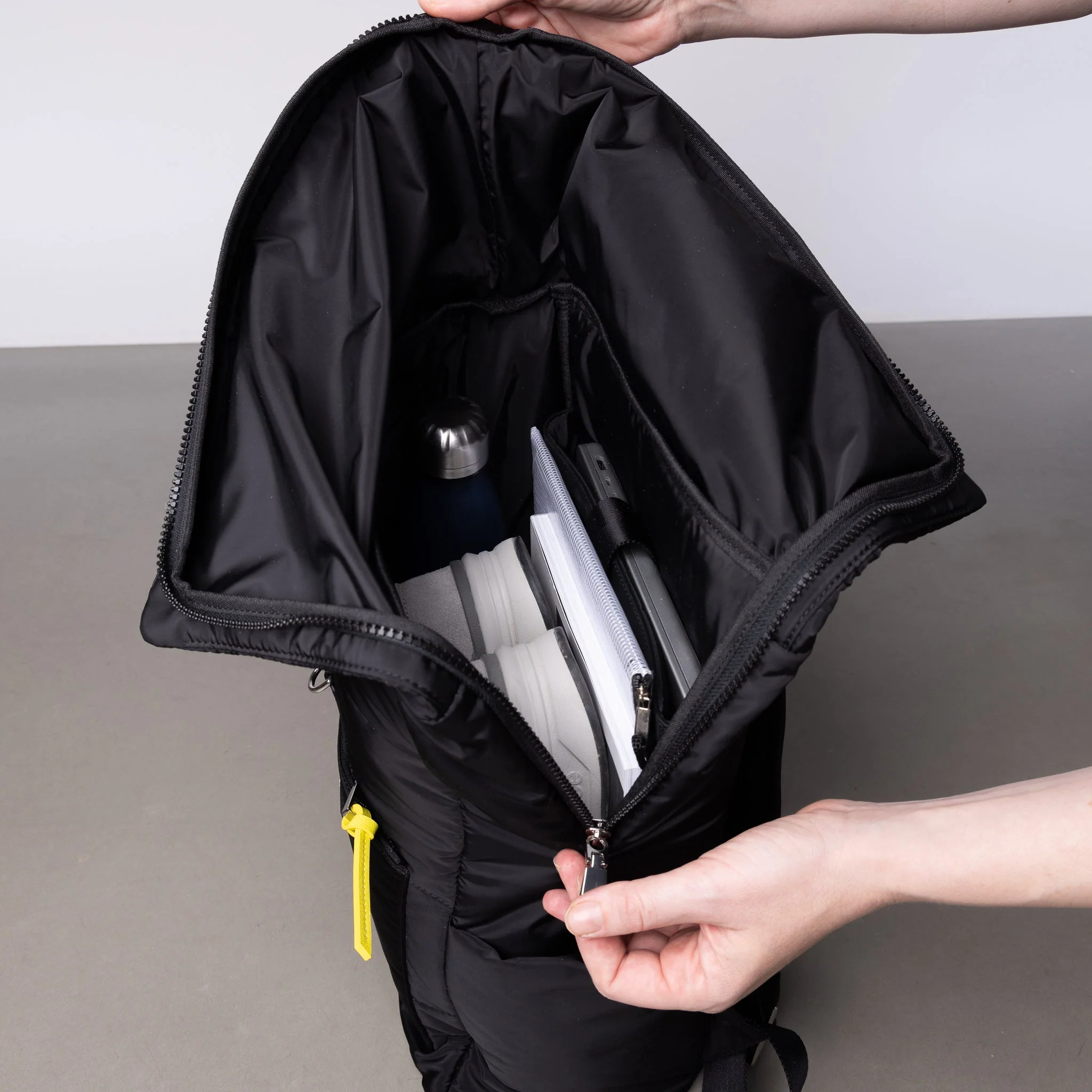 Padded Backpack medium - black - Image 14