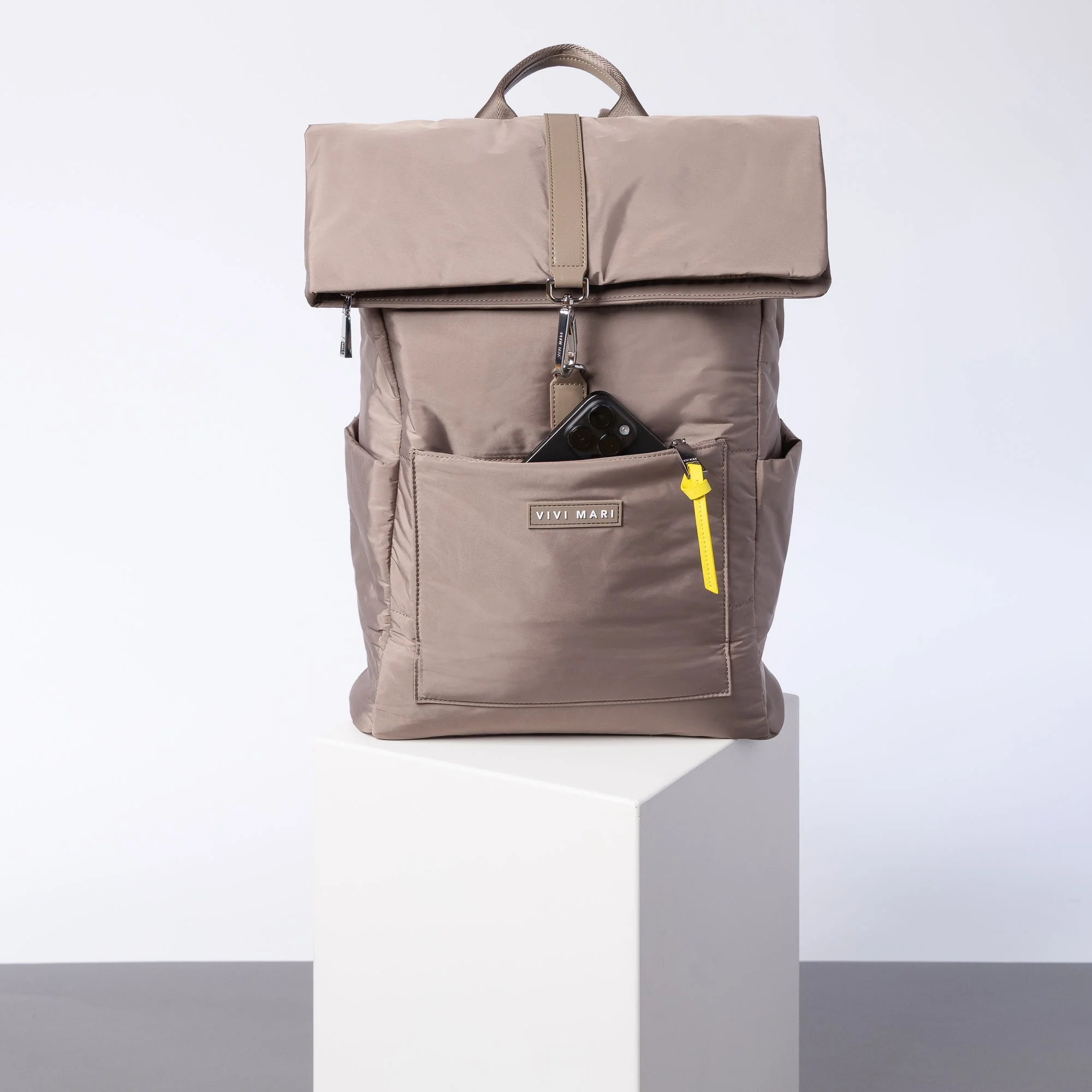 Padded Backpack medium - dark mushroom - Image 11