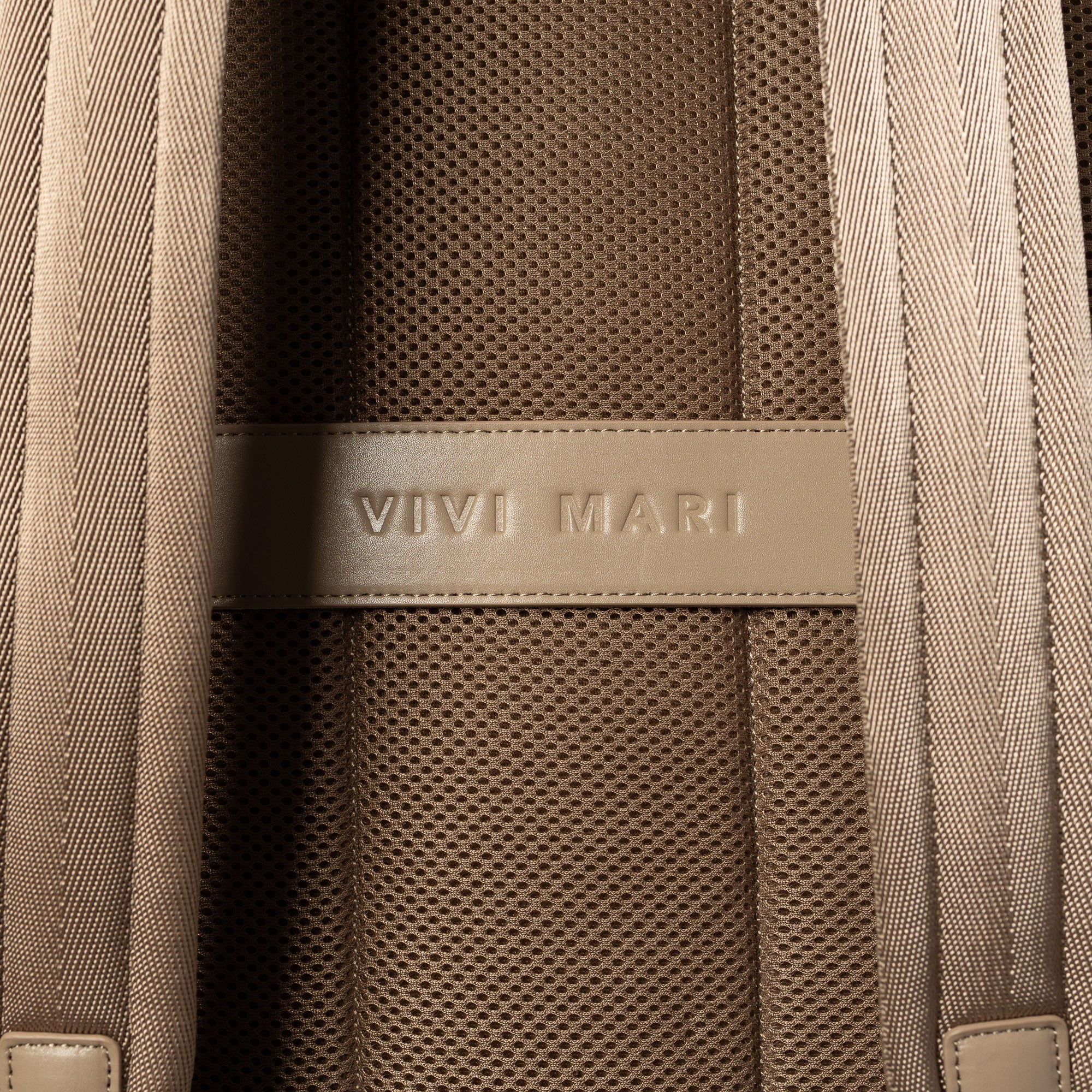 Padded Backpack medium - dark mushroom - Image 14