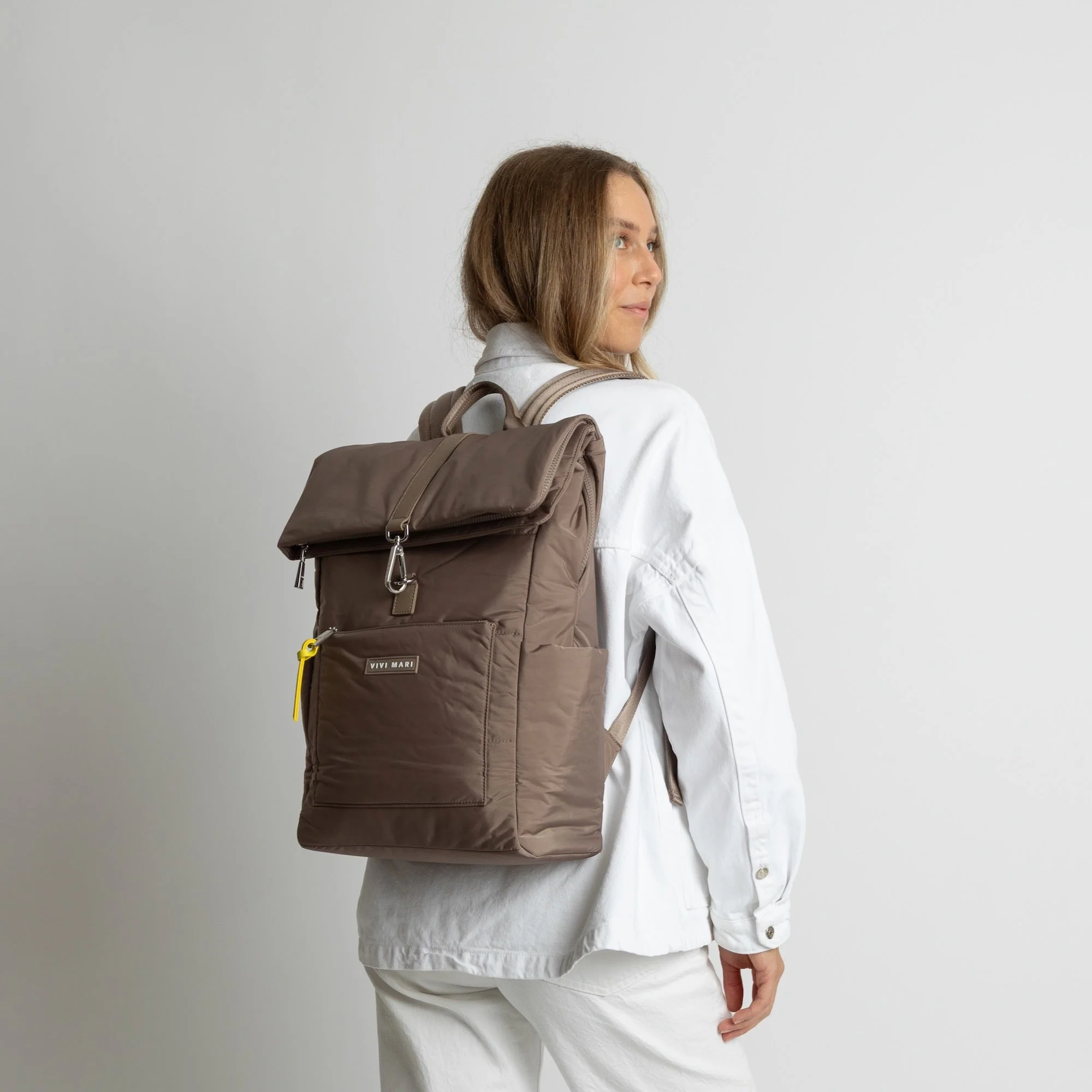 Padded Backpack medium - dark mushroom - Image 15