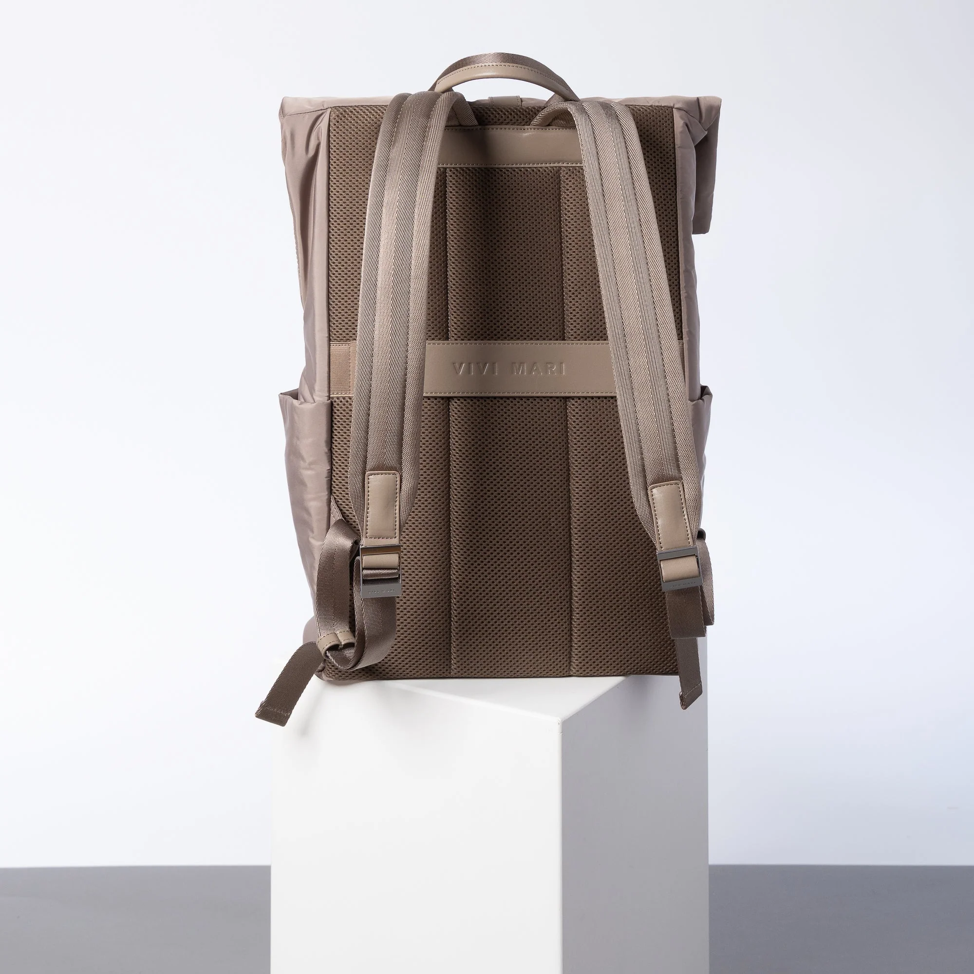 Padded Backpack medium - dark mushroom - Image 3