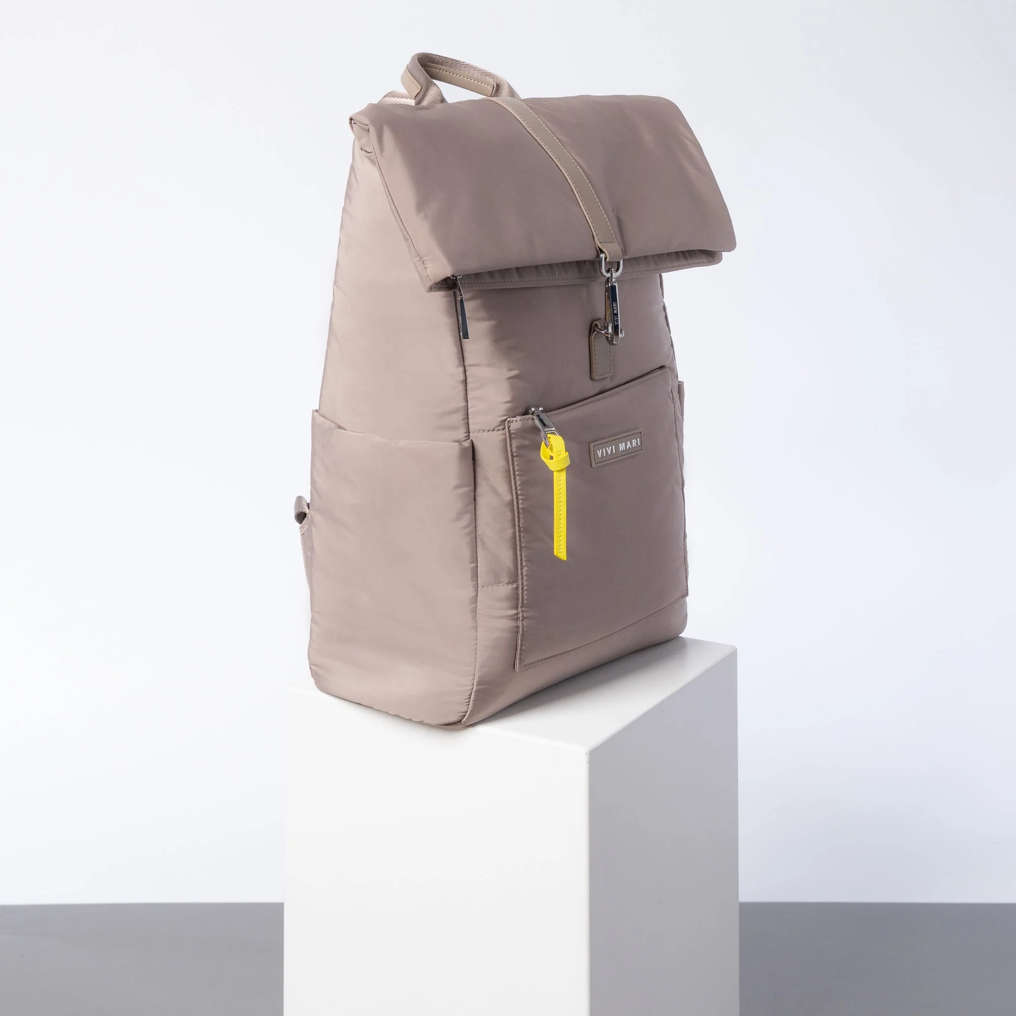 Padded Backpack medium - dark mushroom - Image 4