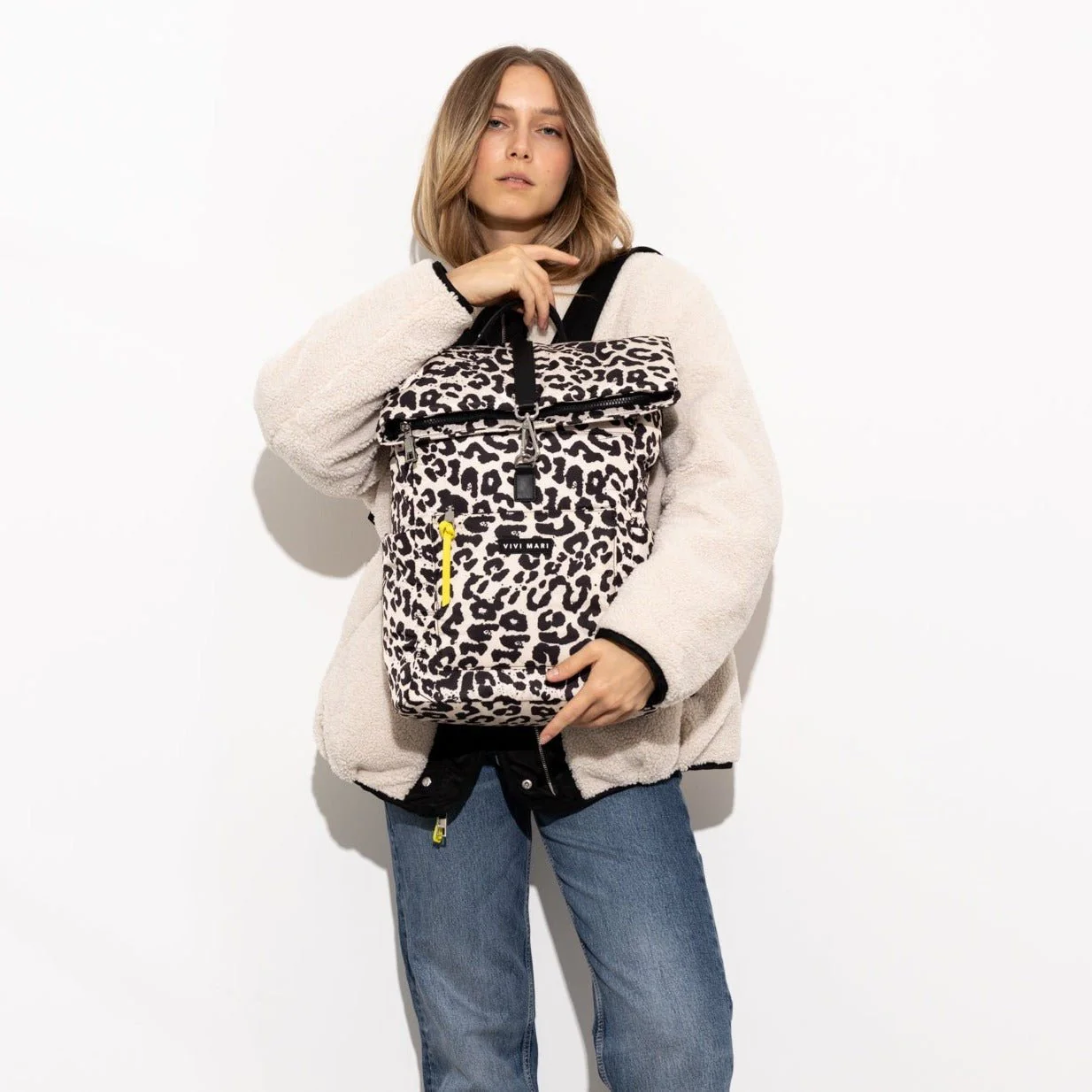 Padded Backpack medium - leo splashes black/sand - Image 12