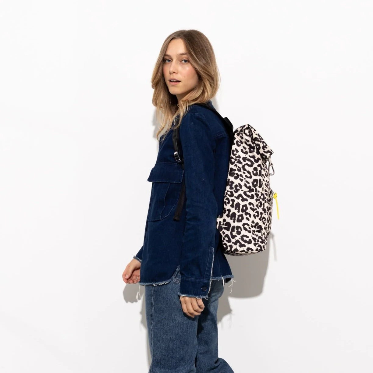 Padded Backpack medium - leo splashes black/sand - Image 21