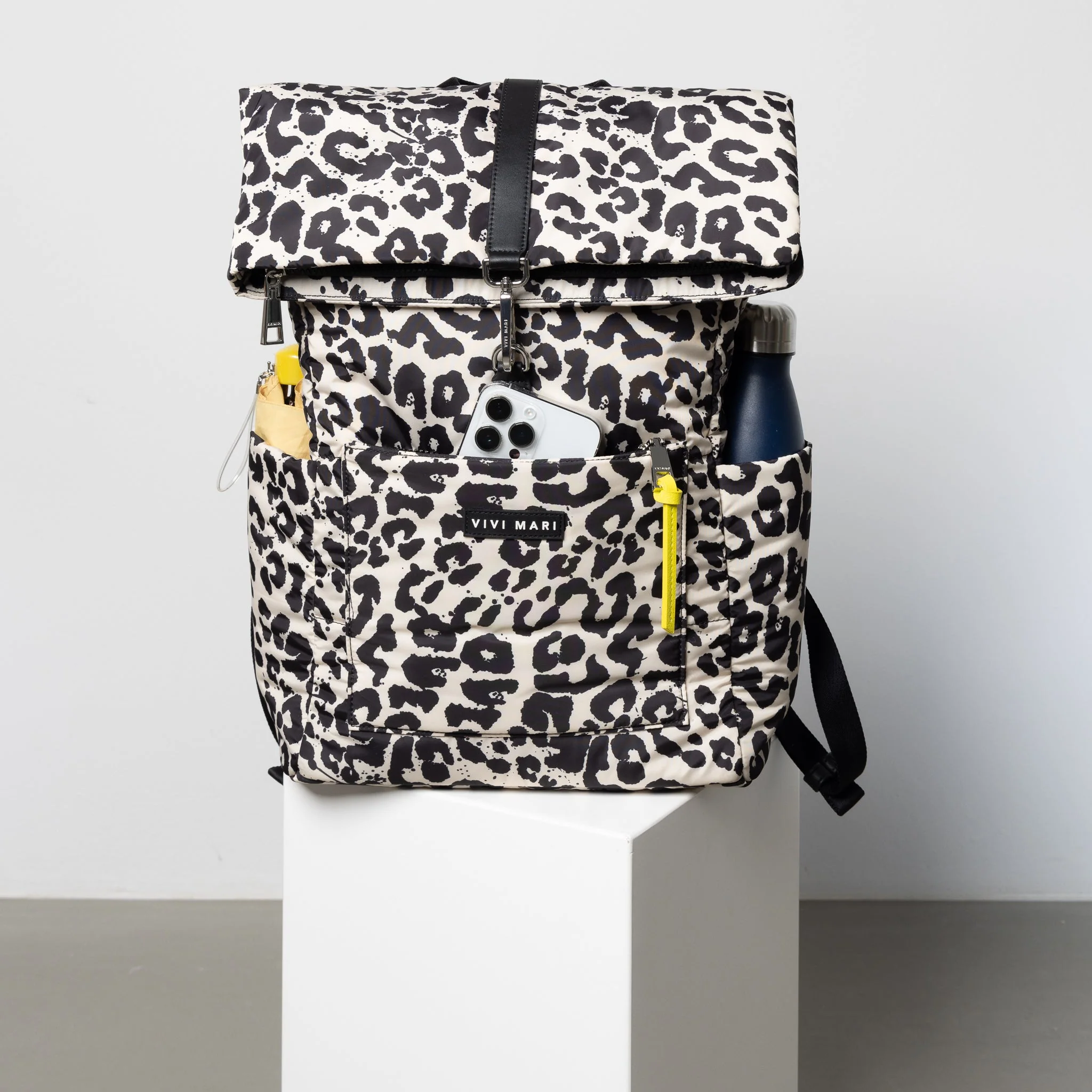 Padded Backpack medium - leo splashes black/sand - Image 3