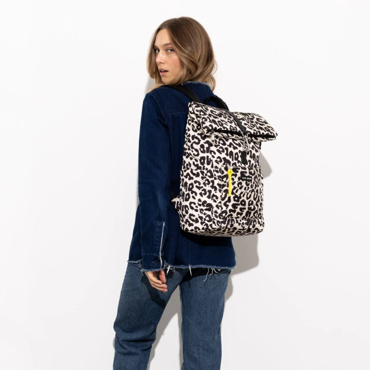 Padded Backpack medium - leo splashes black/sand - Image 7