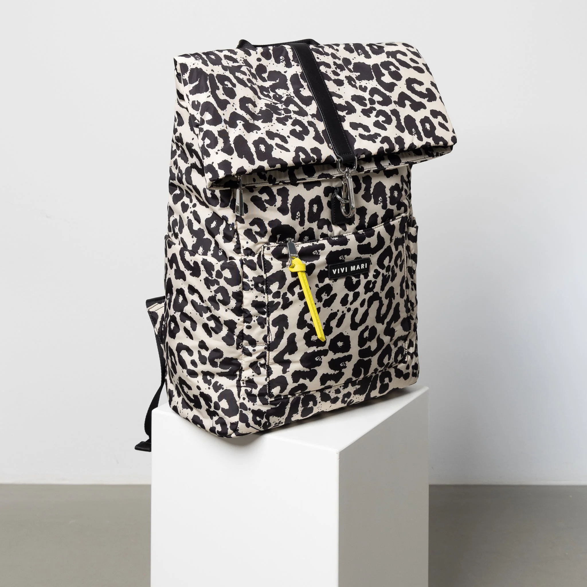 Padded Backpack medium - leo splashes black/sand - Image 8