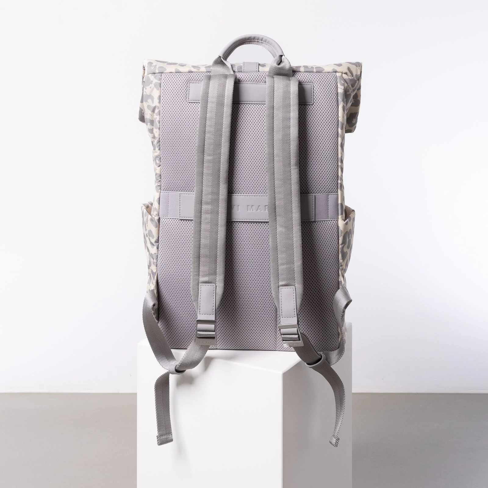 Padded Backpack medium - leo splashes grey/sand - Image 3