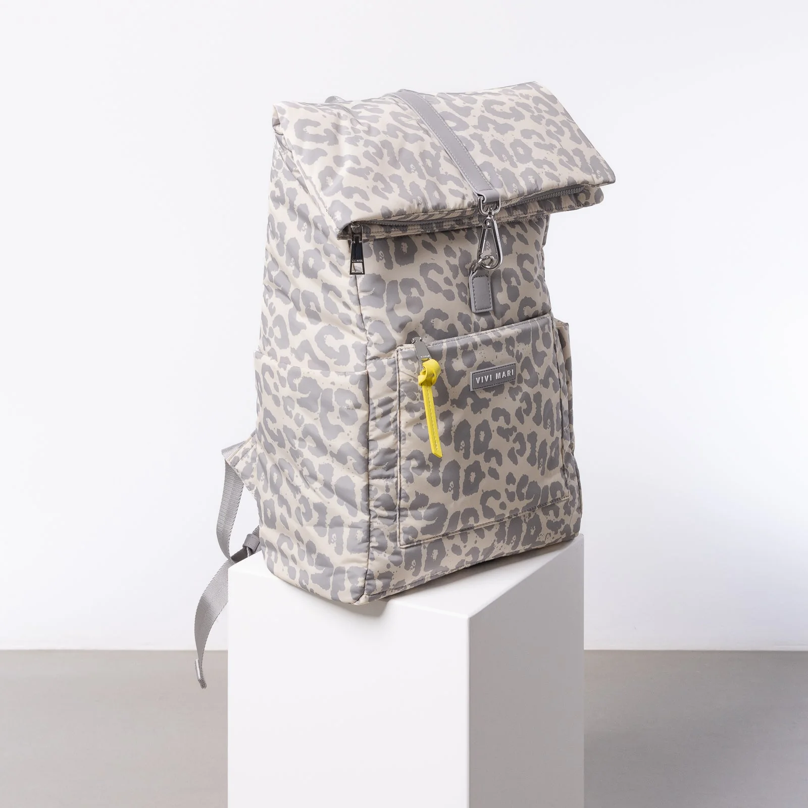 Padded Backpack medium - leo splashes grey/sand - Image 4