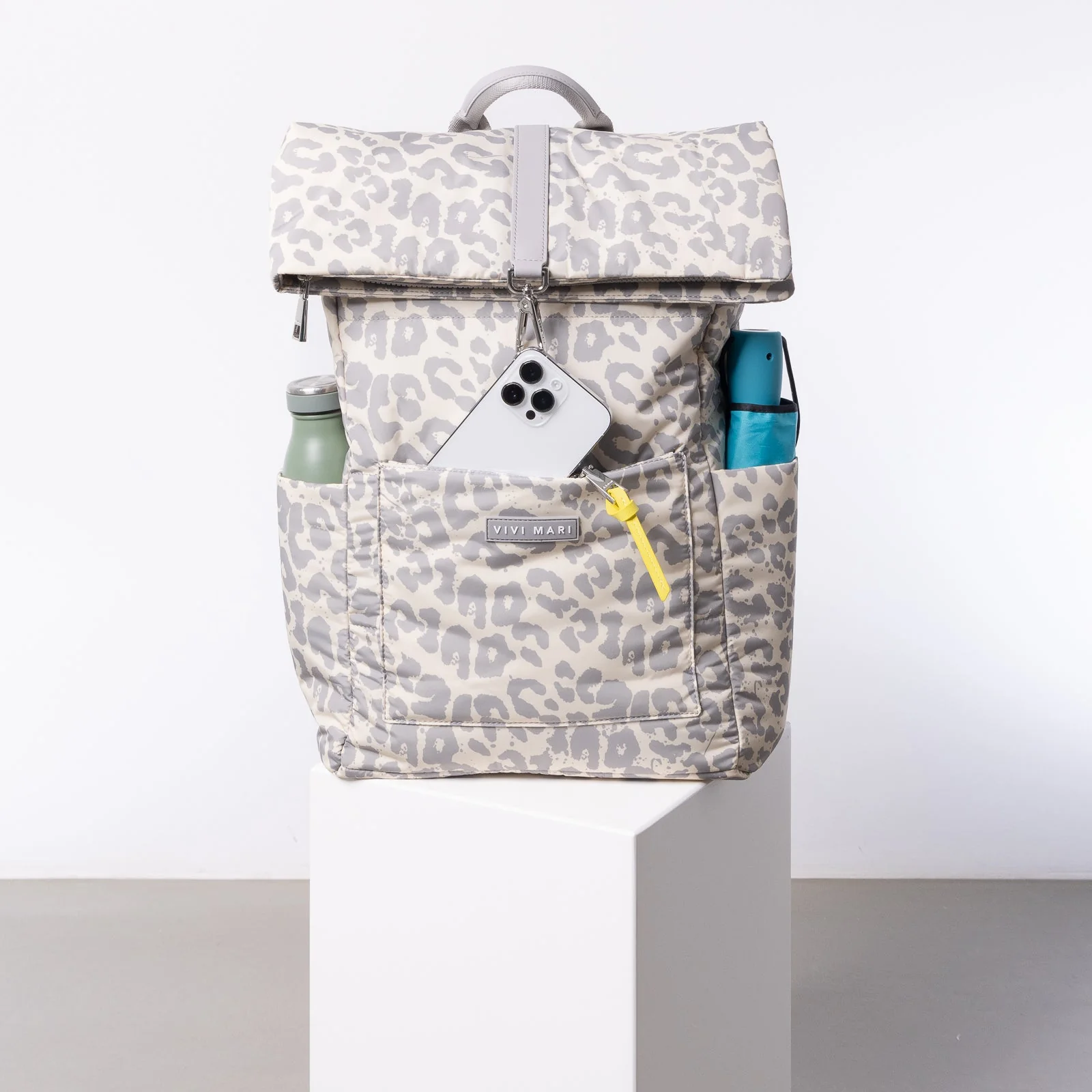 Padded Backpack medium - leo splashes grey/sand - Image 6
