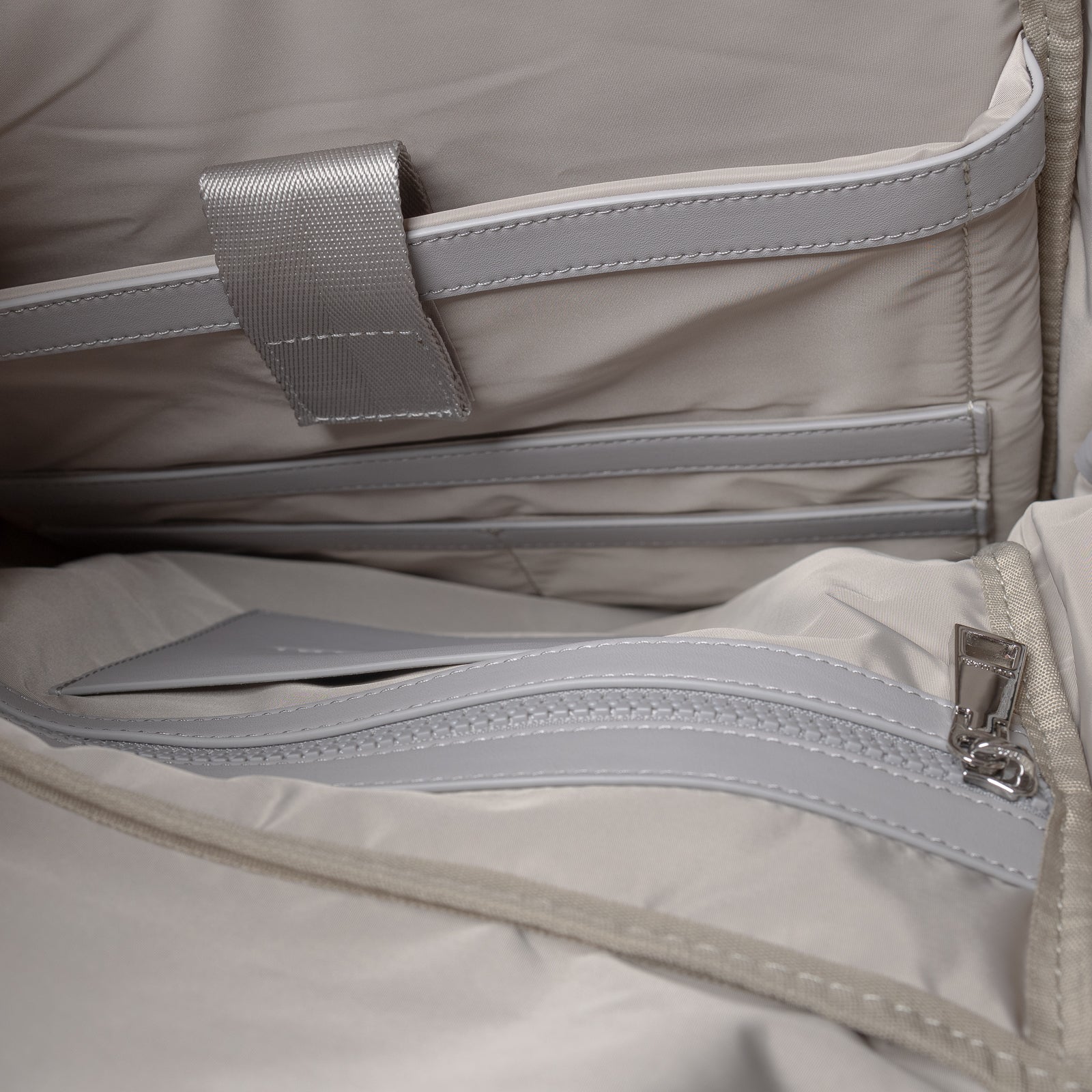Padded Backpack medium - leo splashes grey/sand - Image 7