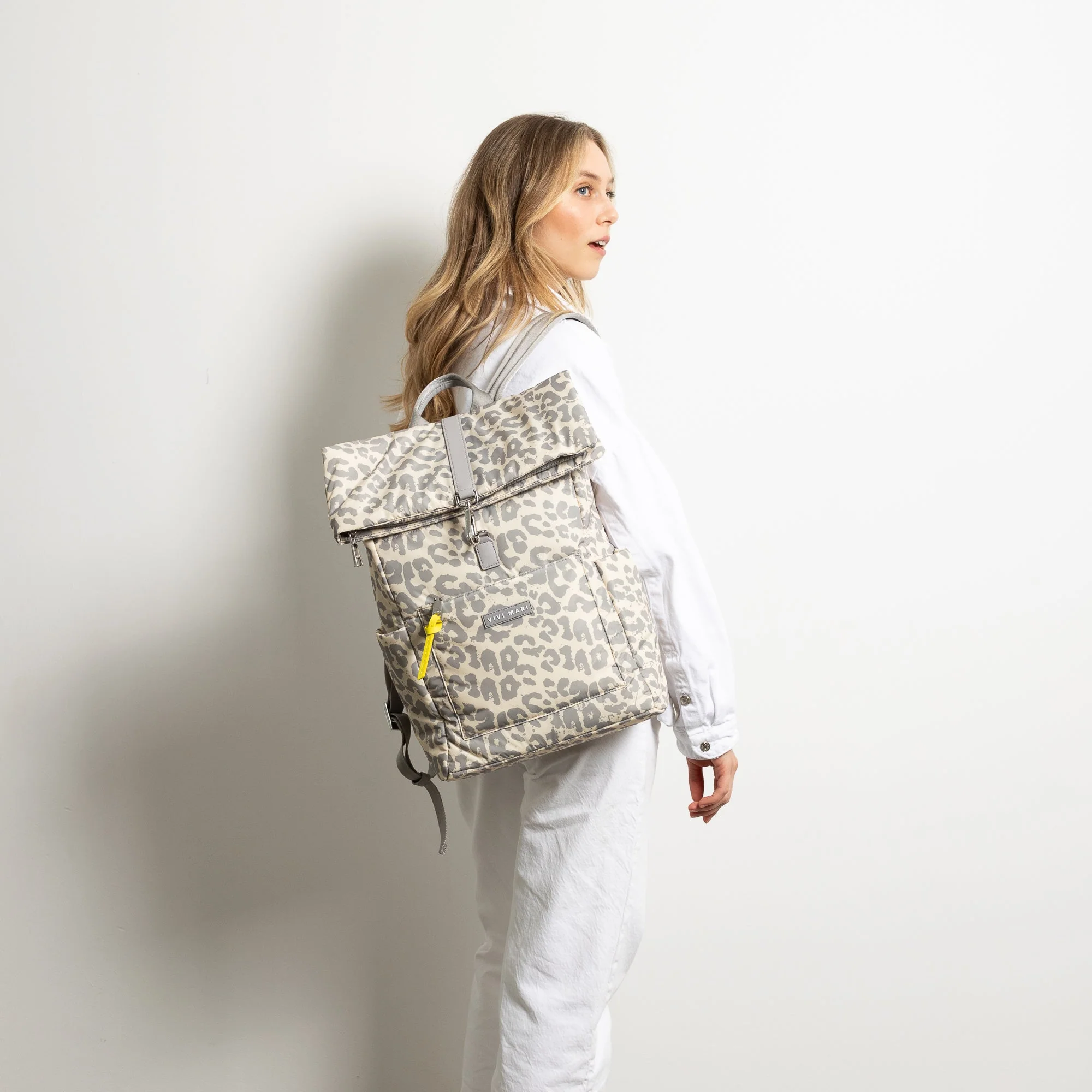 Padded Backpack medium - leo splashes grey/sand - Image 8