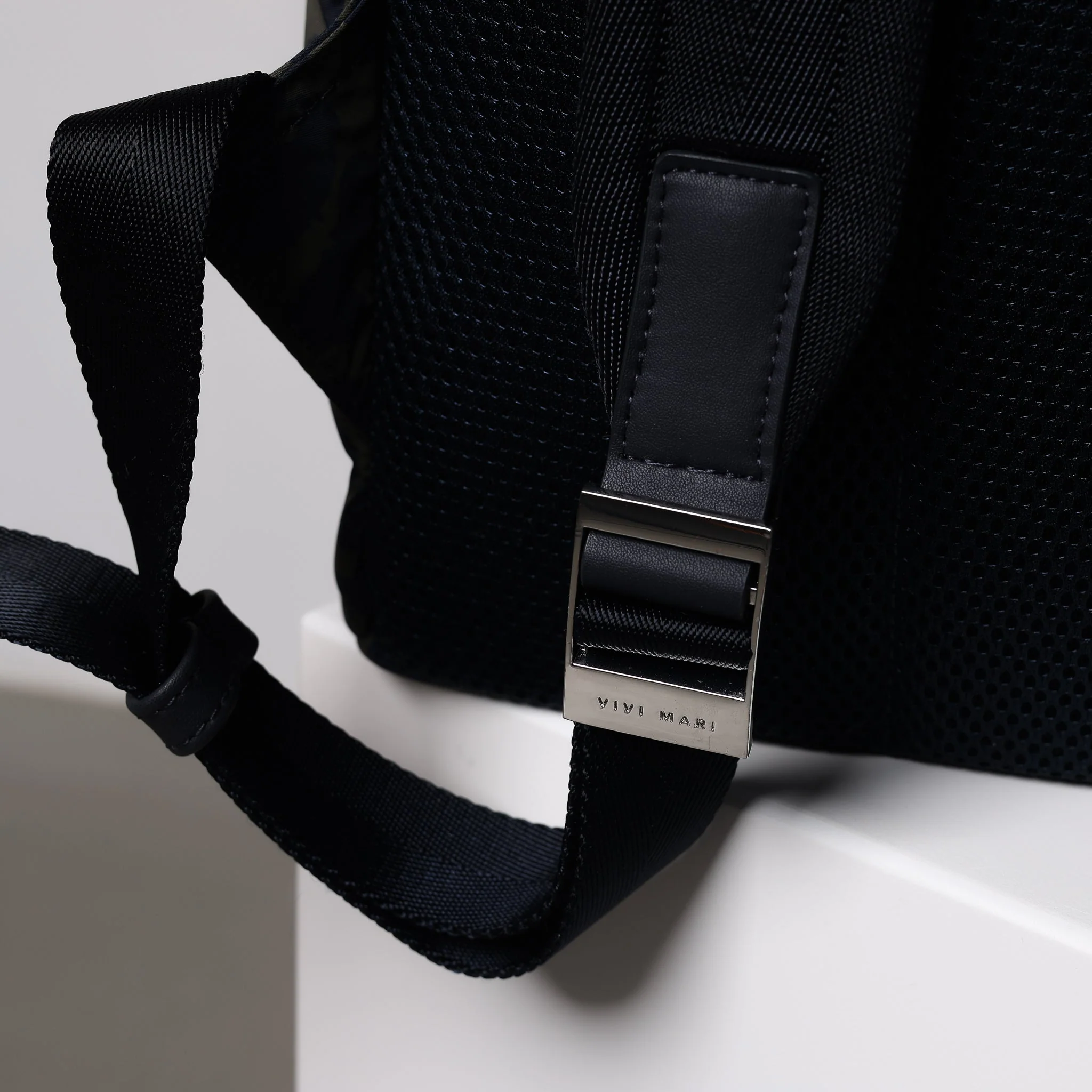 Padded Backpack medium - leo splashes navy/olive - Image 12