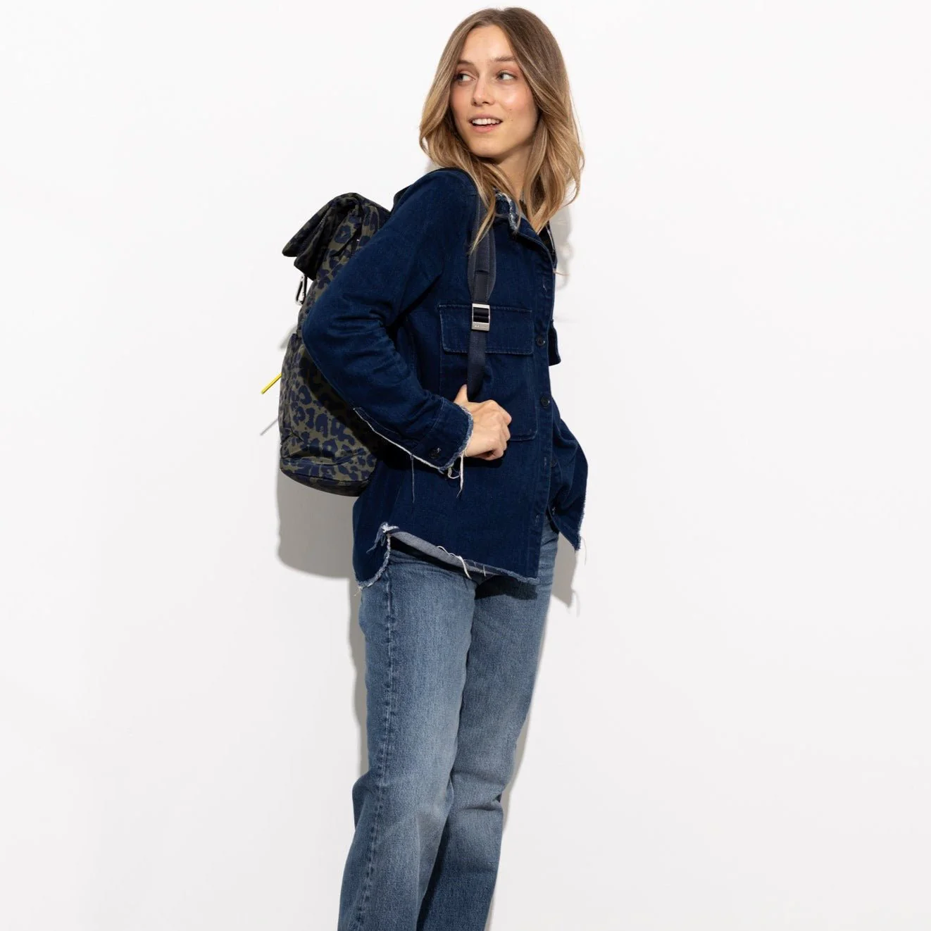 Padded Backpack medium - leo splashes navy/olive - Image 19