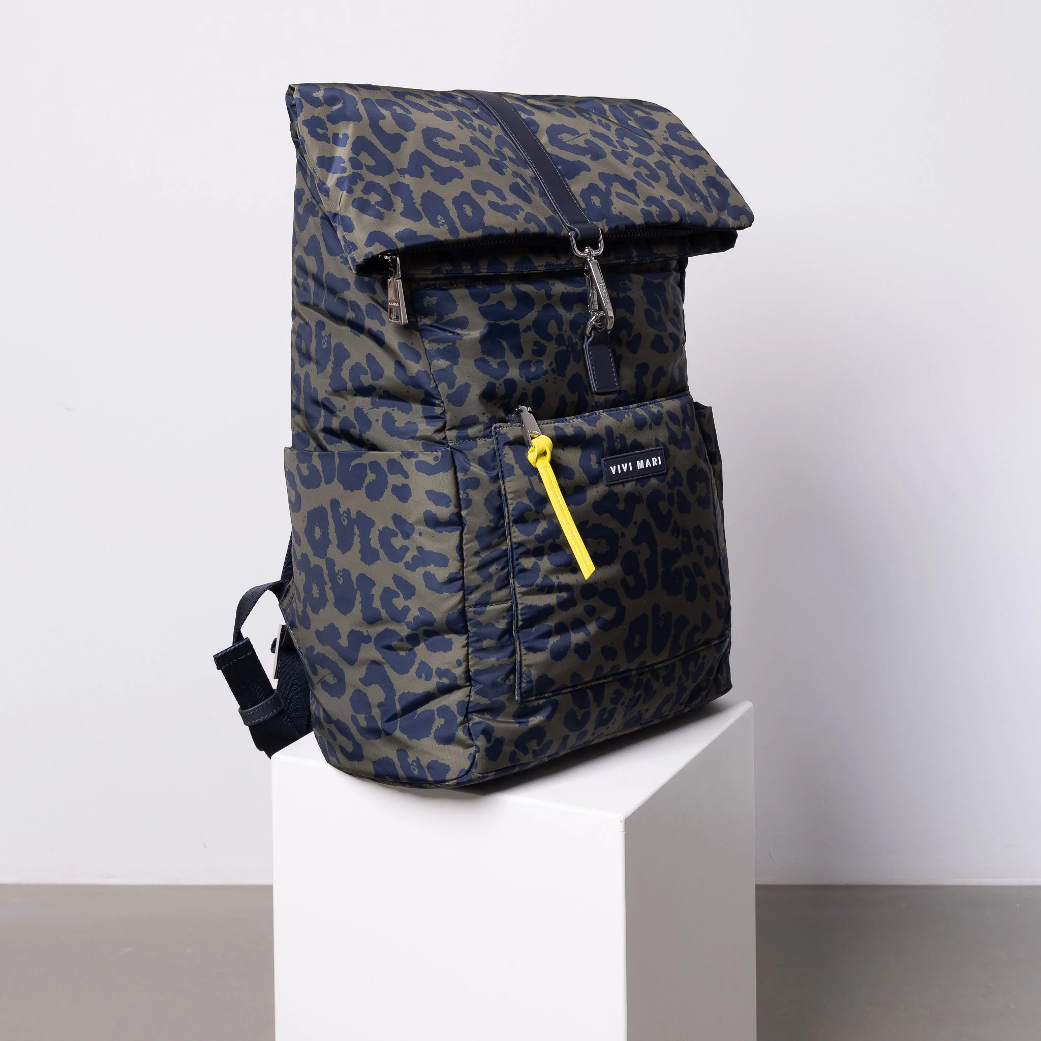 Padded Backpack medium - leo splashes navy/olive - Image 3