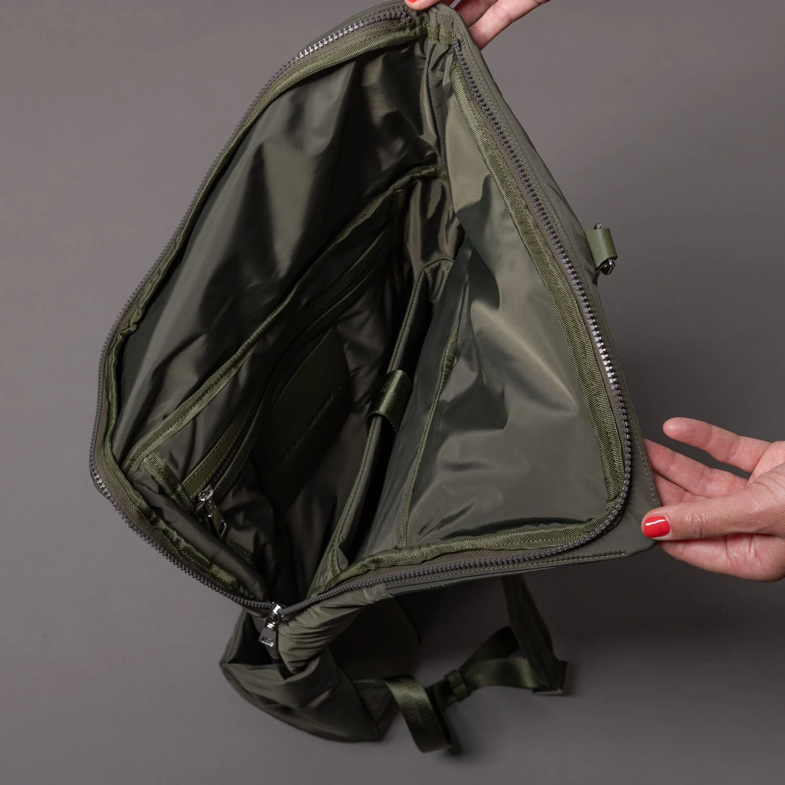 Padded Backpack medium - olive - Image 15