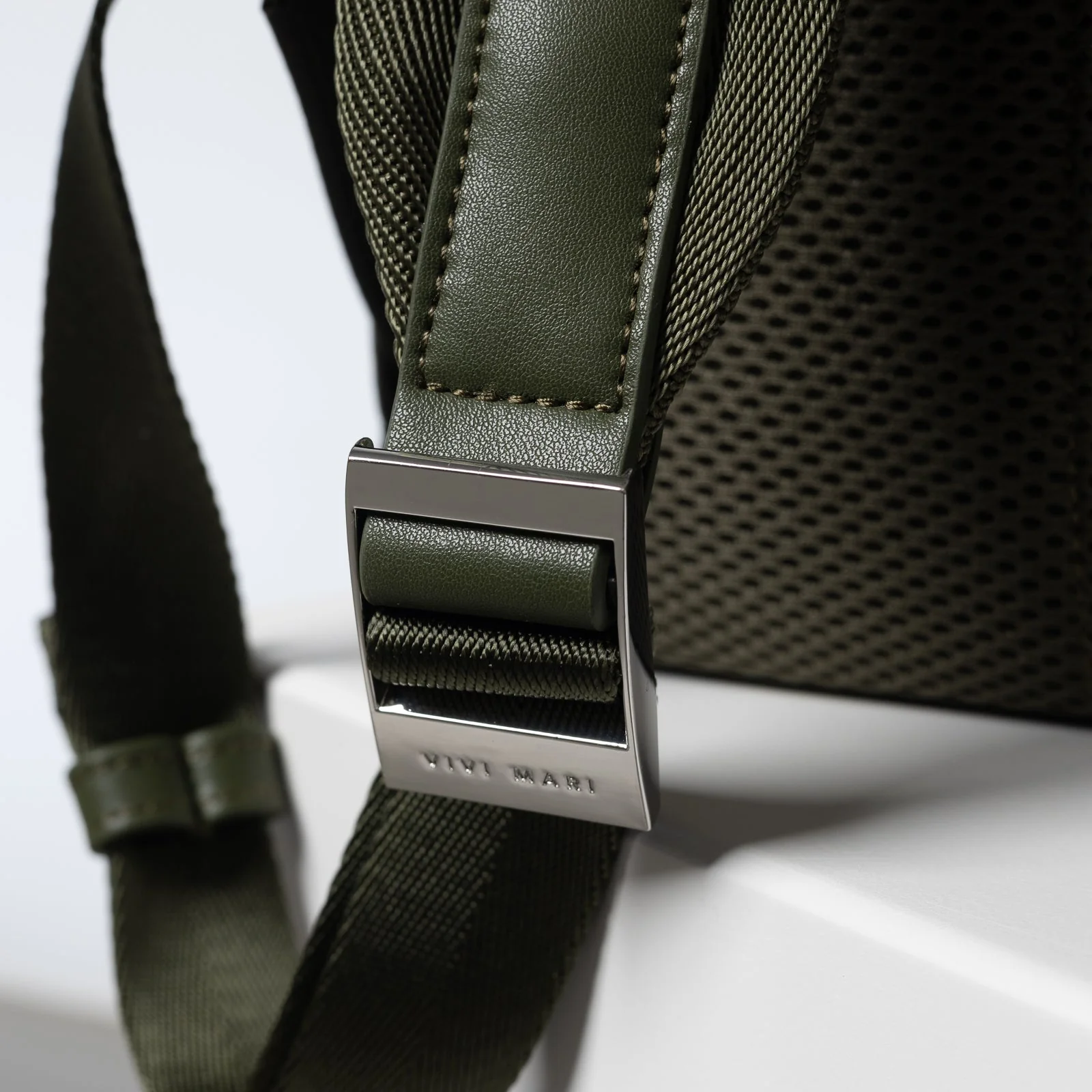 Padded Backpack medium - olive - Image 4