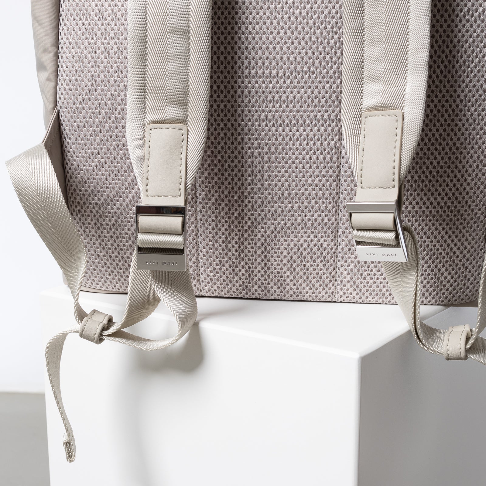 Padded Backpack medium - stone - Image 16
