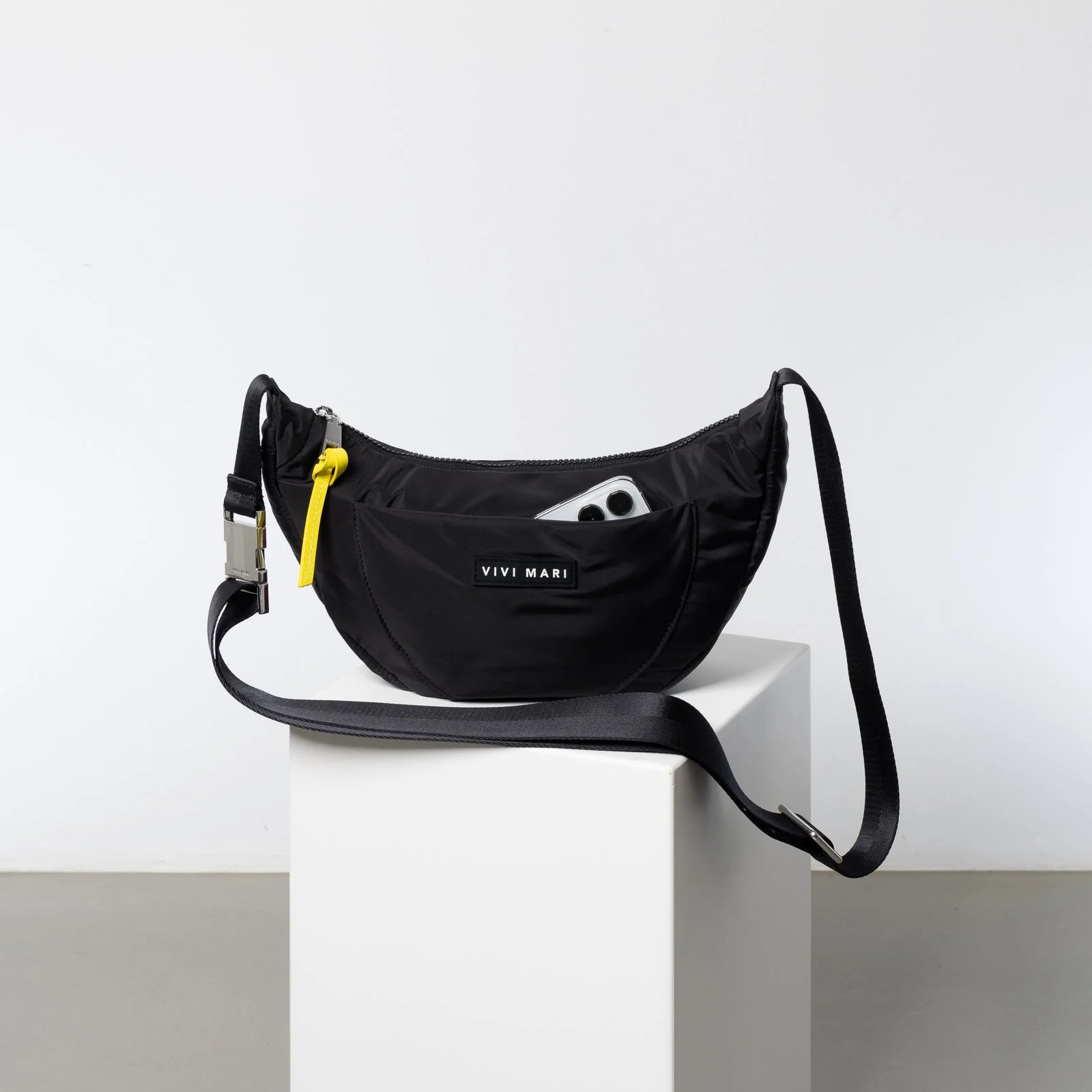 Padded Hip Bag medium - black - Image 8