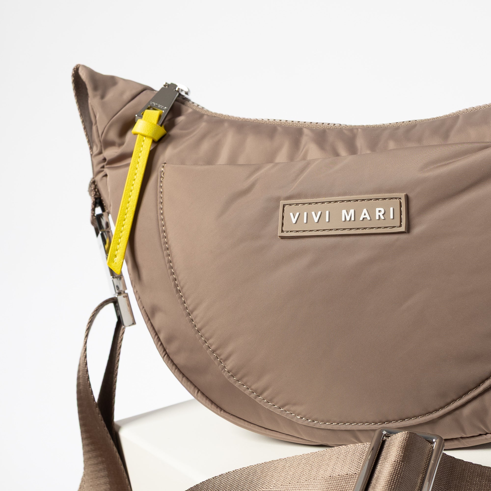 Padded Hip Bag medium - dark mushroom - Image 12