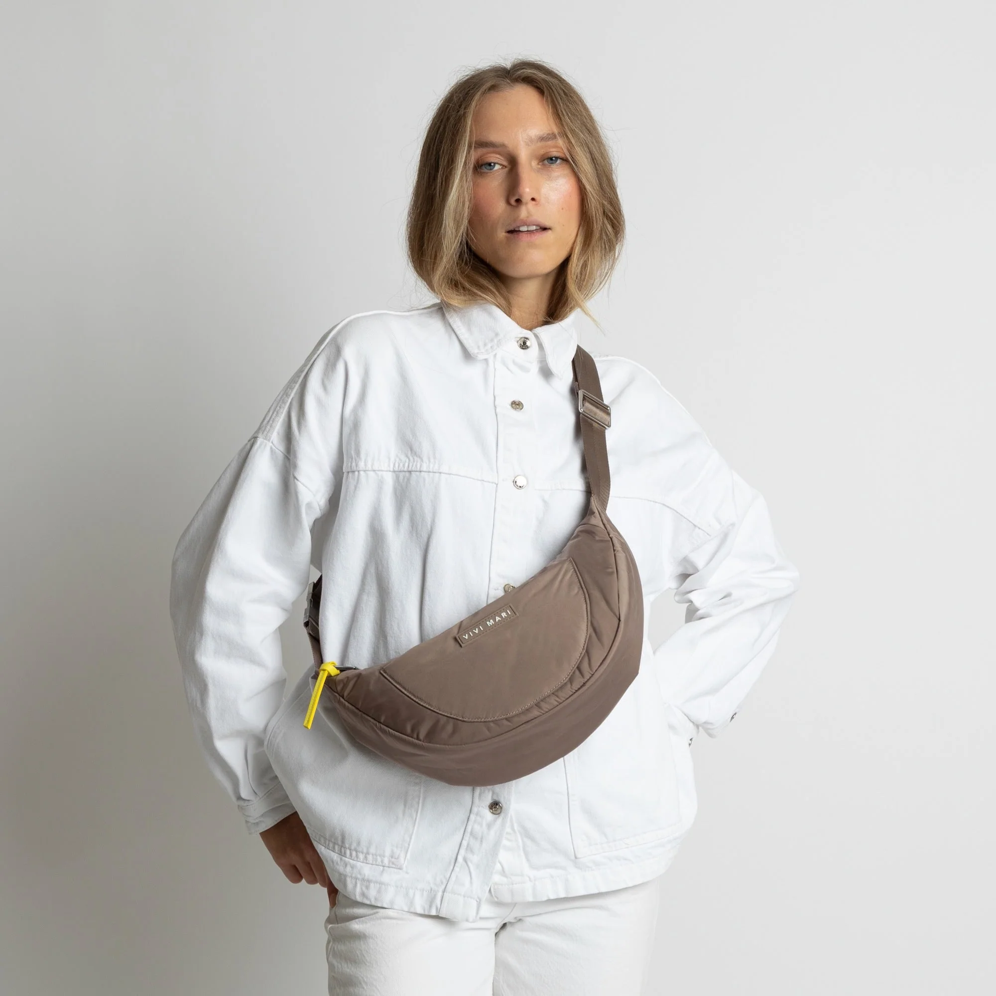 Padded Hip Bag medium - dark mushroom - Image 13
