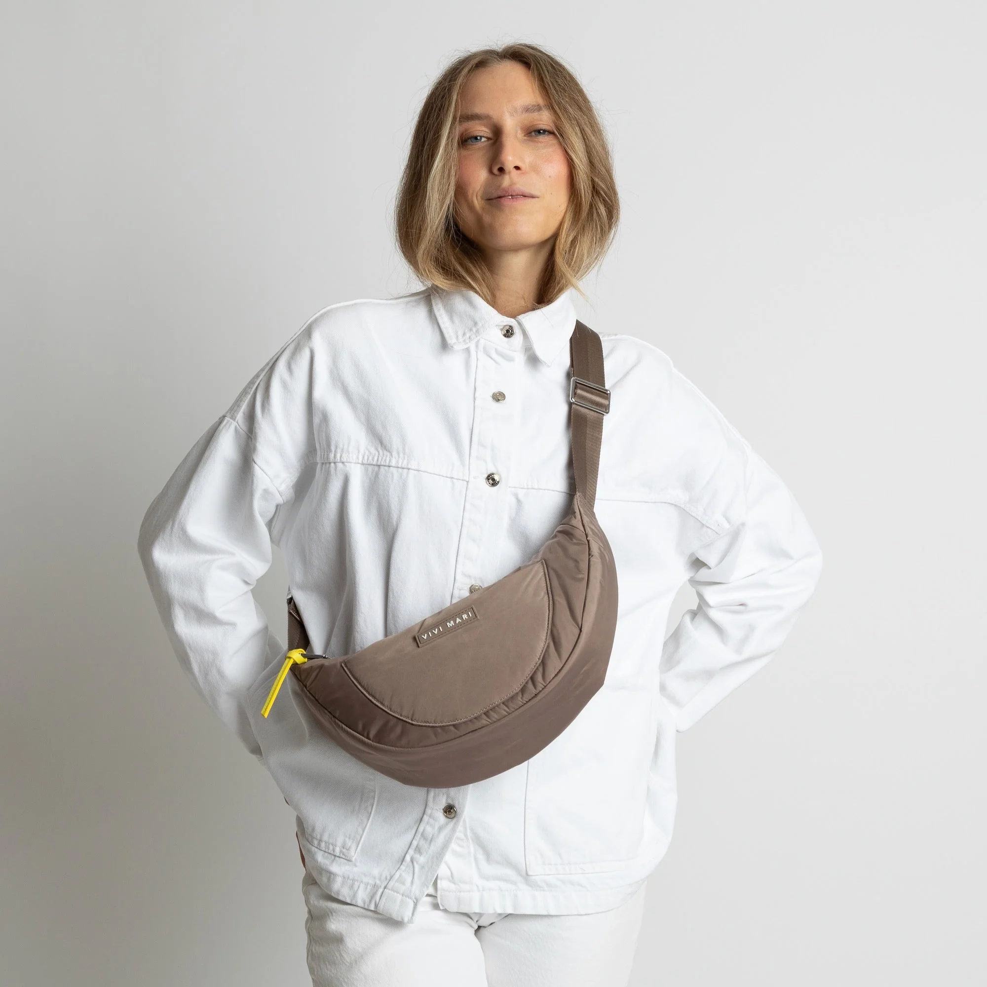Padded Hip Bag medium - dark mushroom - Image 2