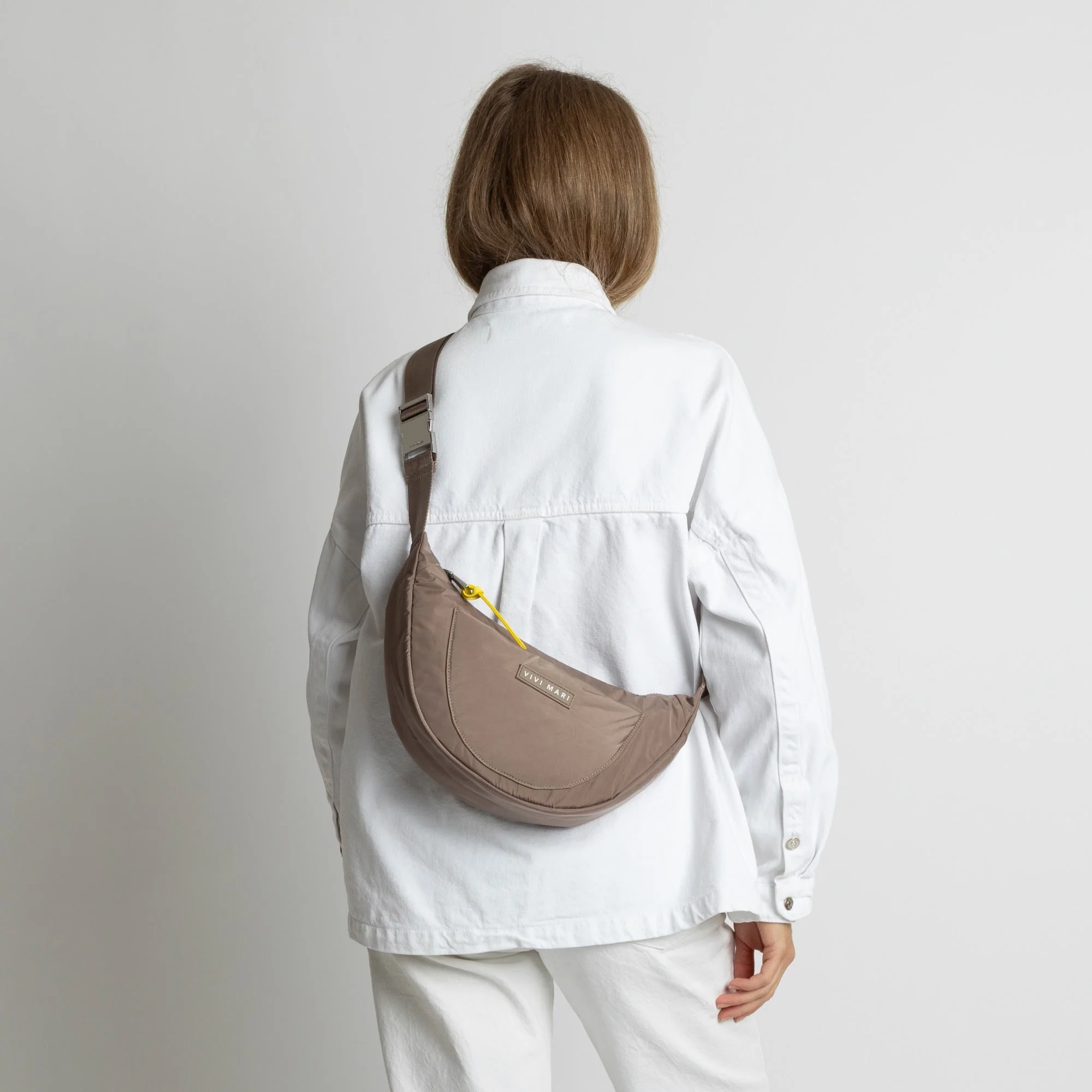 Padded Hip Bag medium - dark mushroom - Image 4