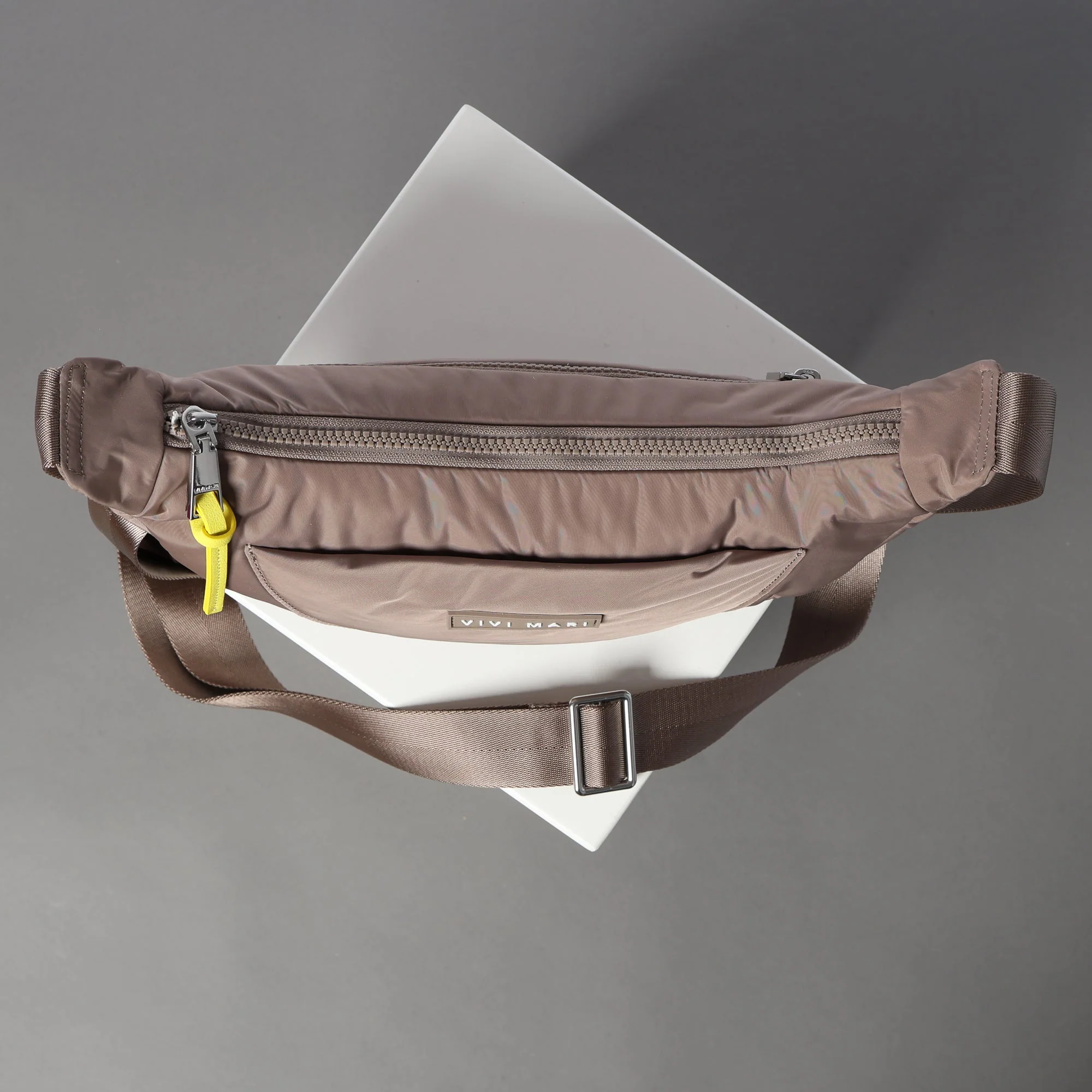 Padded Hip Bag medium - dark mushroom - Image 5