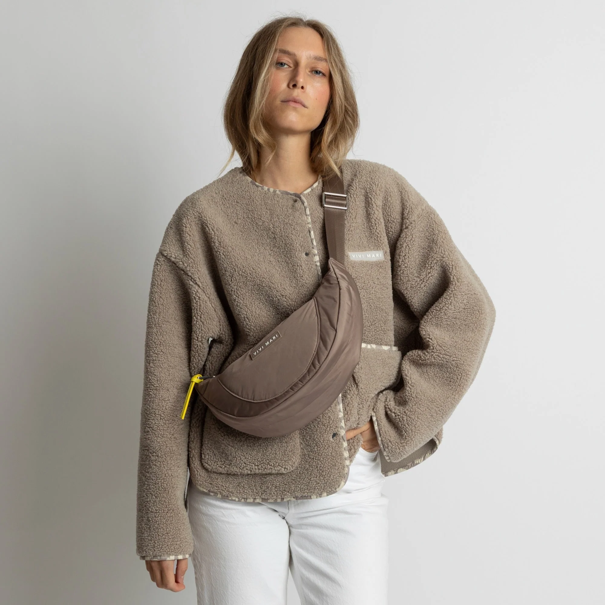 Padded Hip Bag medium - dark mushroom - Image 6