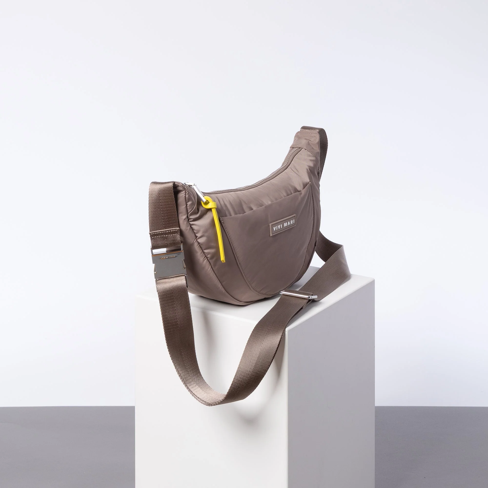 Padded Hip Bag medium - dark mushroom - Image 7