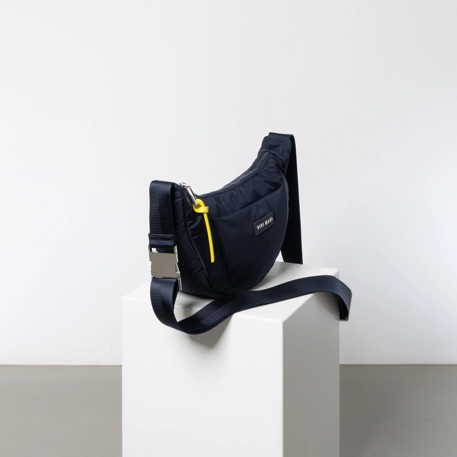 Padded Hip Bag medium - navy - Image 3