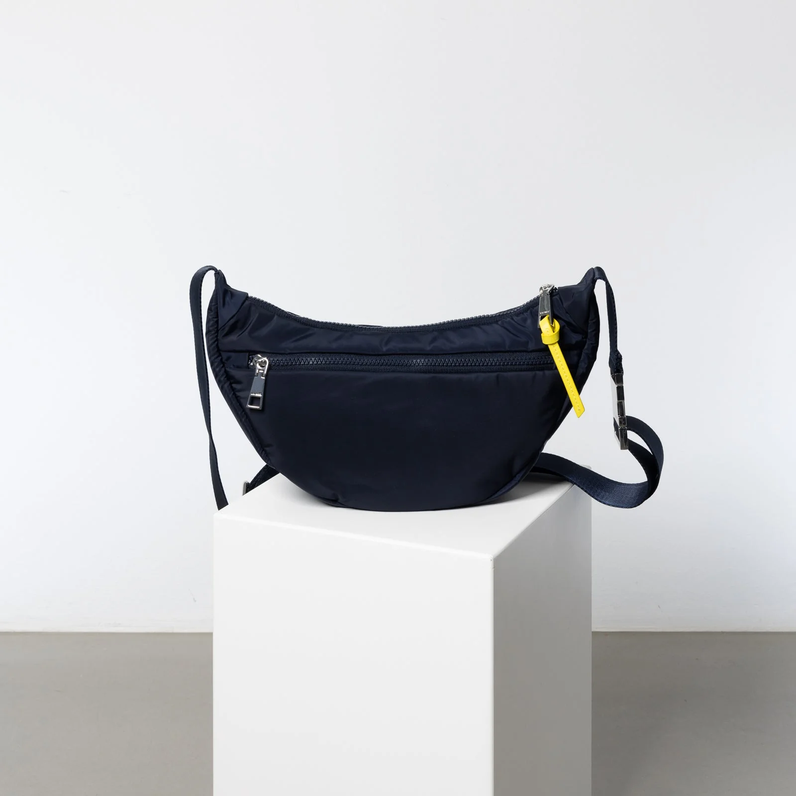 Padded Hip Bag medium - navy - Image 5