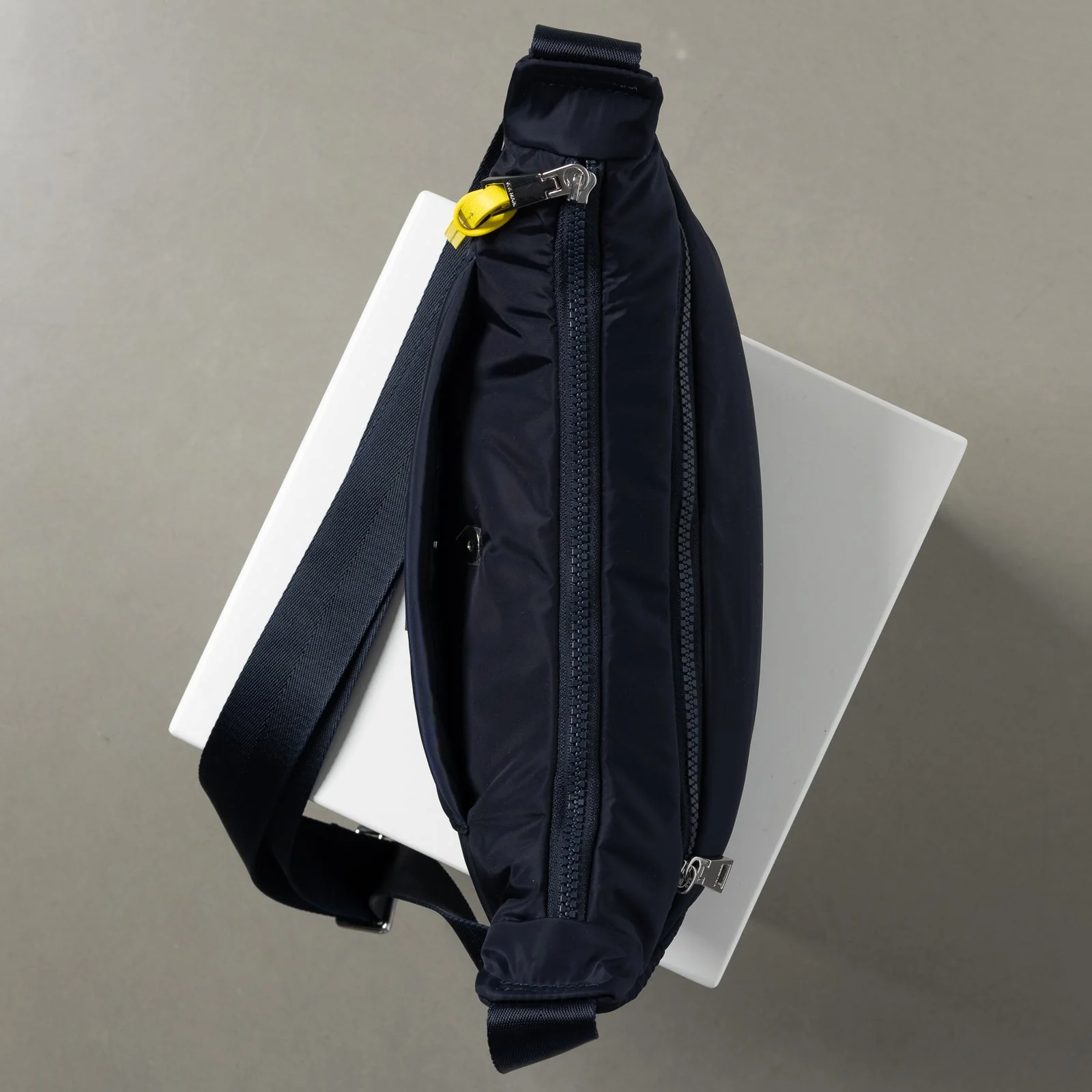 Padded Hip Bag medium - navy - Image 6