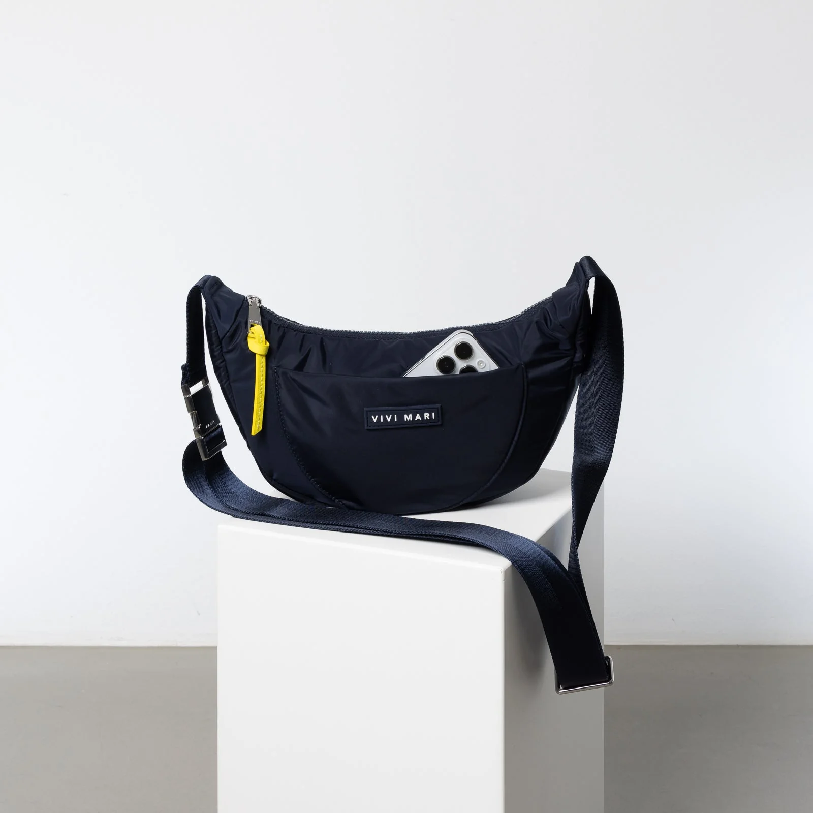 Padded Hip Bag medium - navy - Image 9