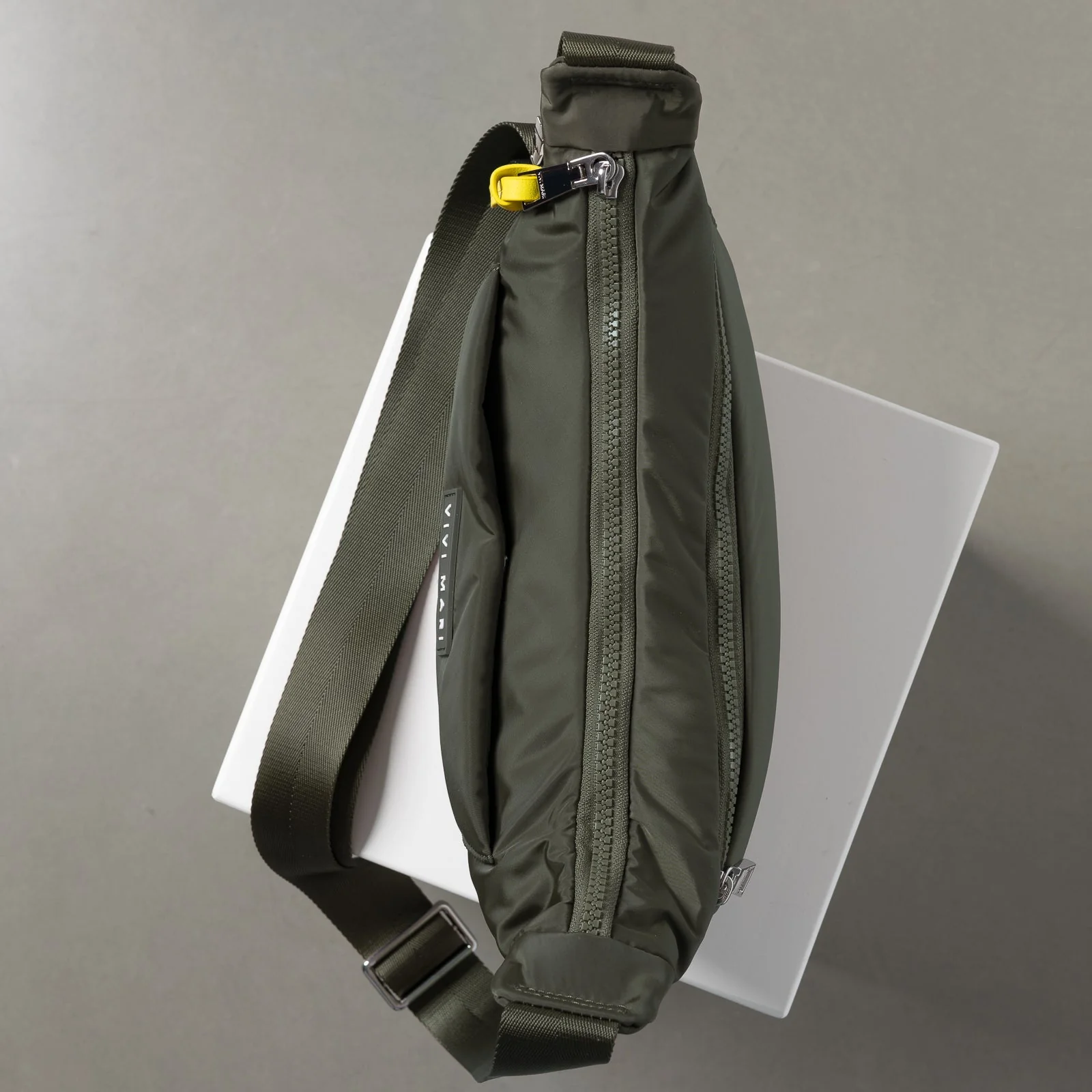 Padded Hip Bag medium - olive - Image 12
