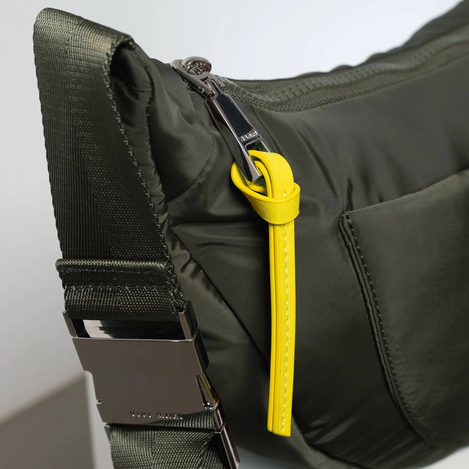 Padded Hip Bag medium - olive - Image 3