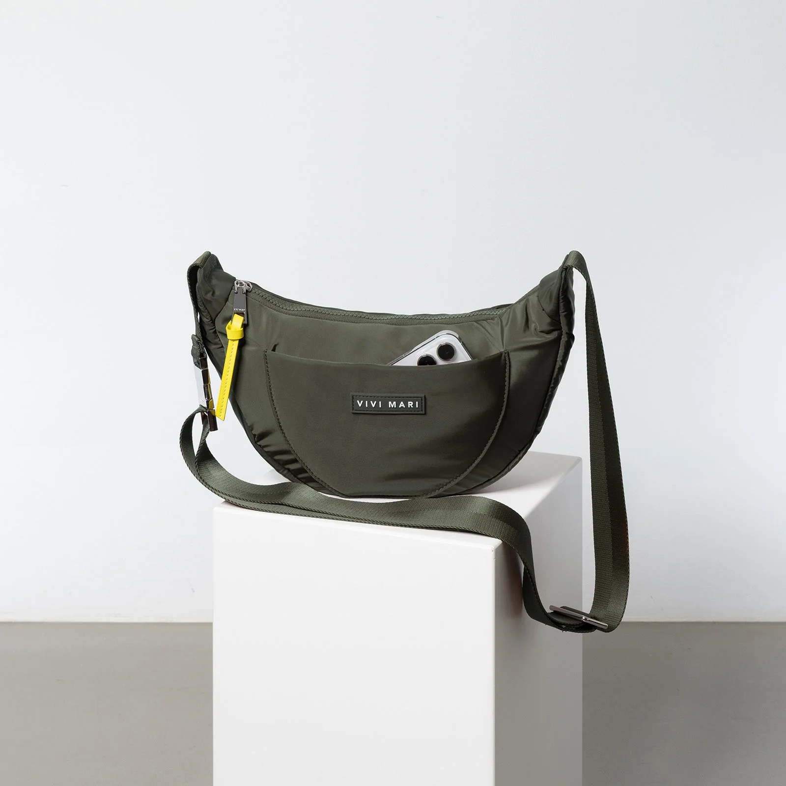 Padded Hip Bag medium - olive - Image 4