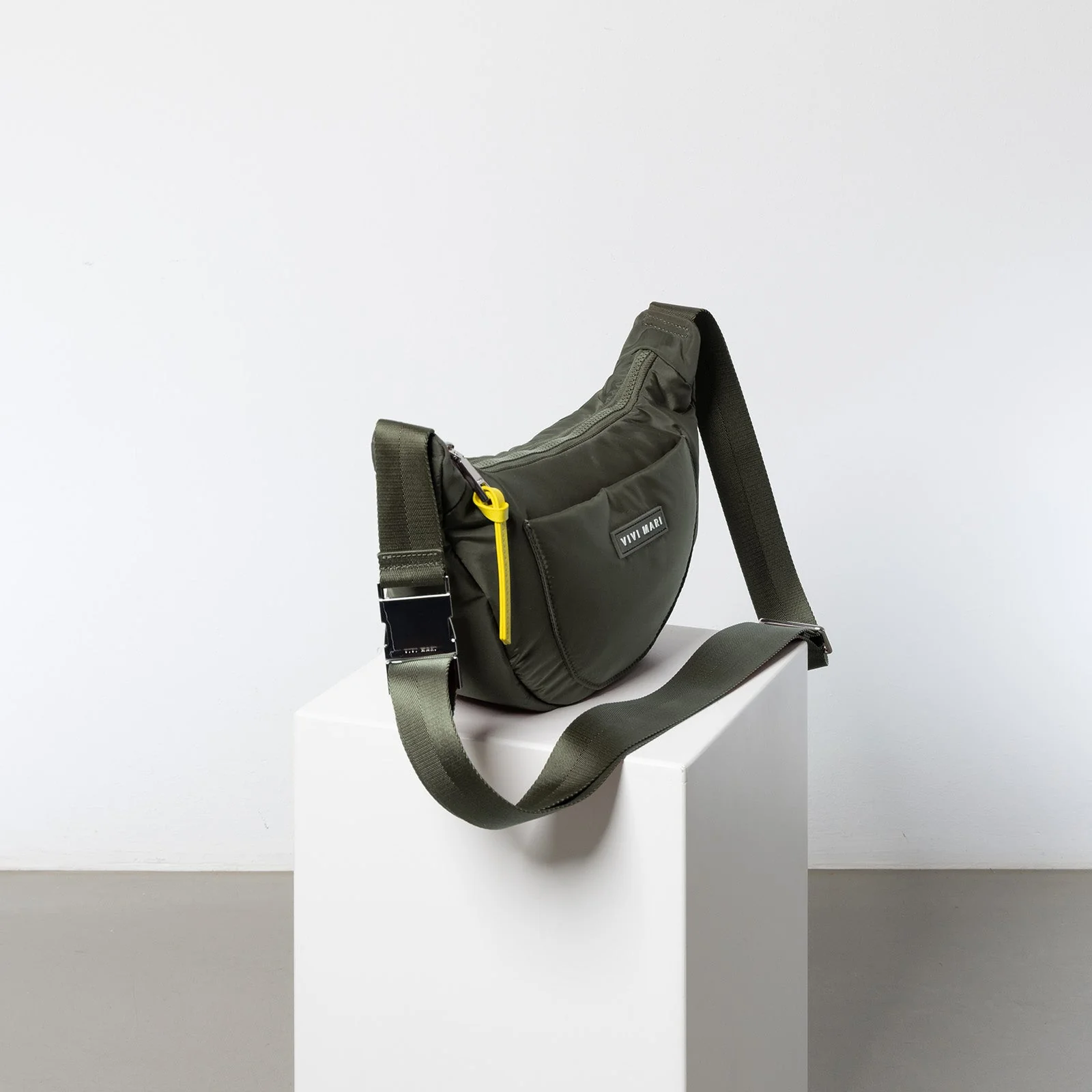 Padded Hip Bag medium - olive - Image 6