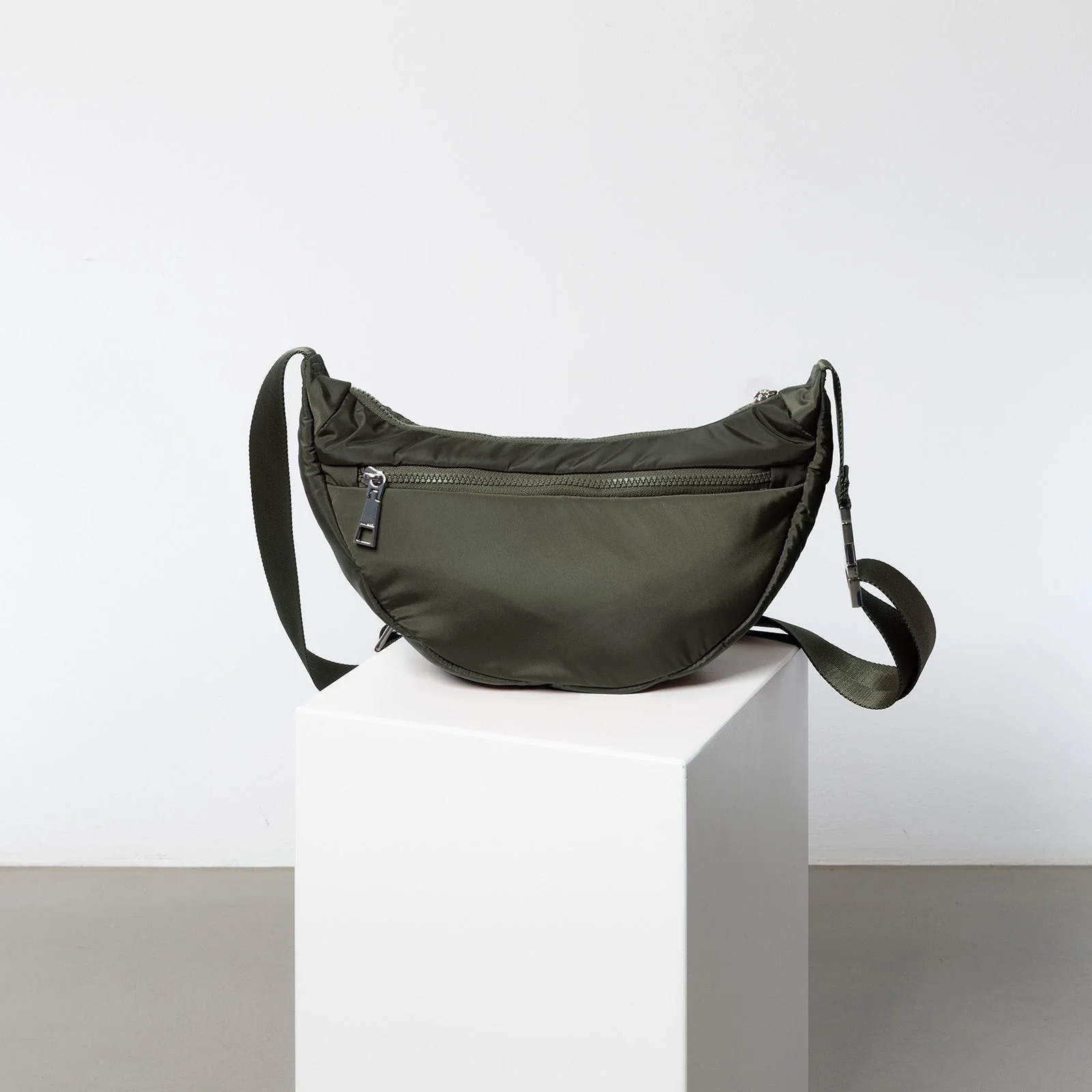Padded Hip Bag medium - olive - Image 8