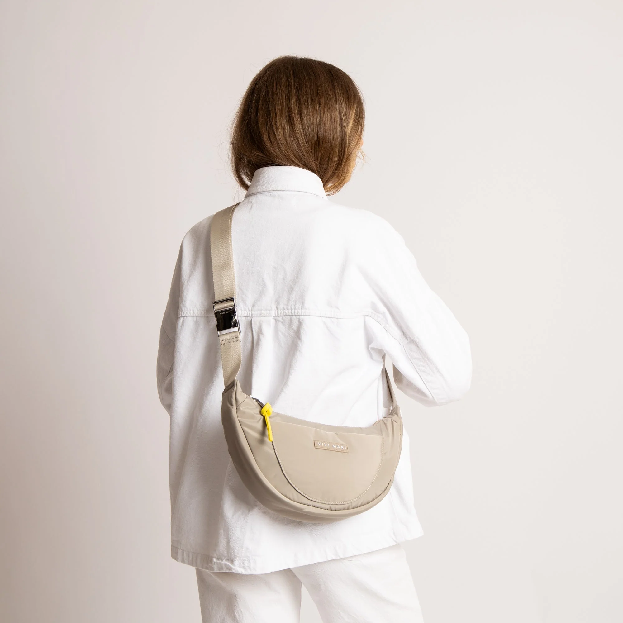 Padded Hip Bag medium - stone - Image 4