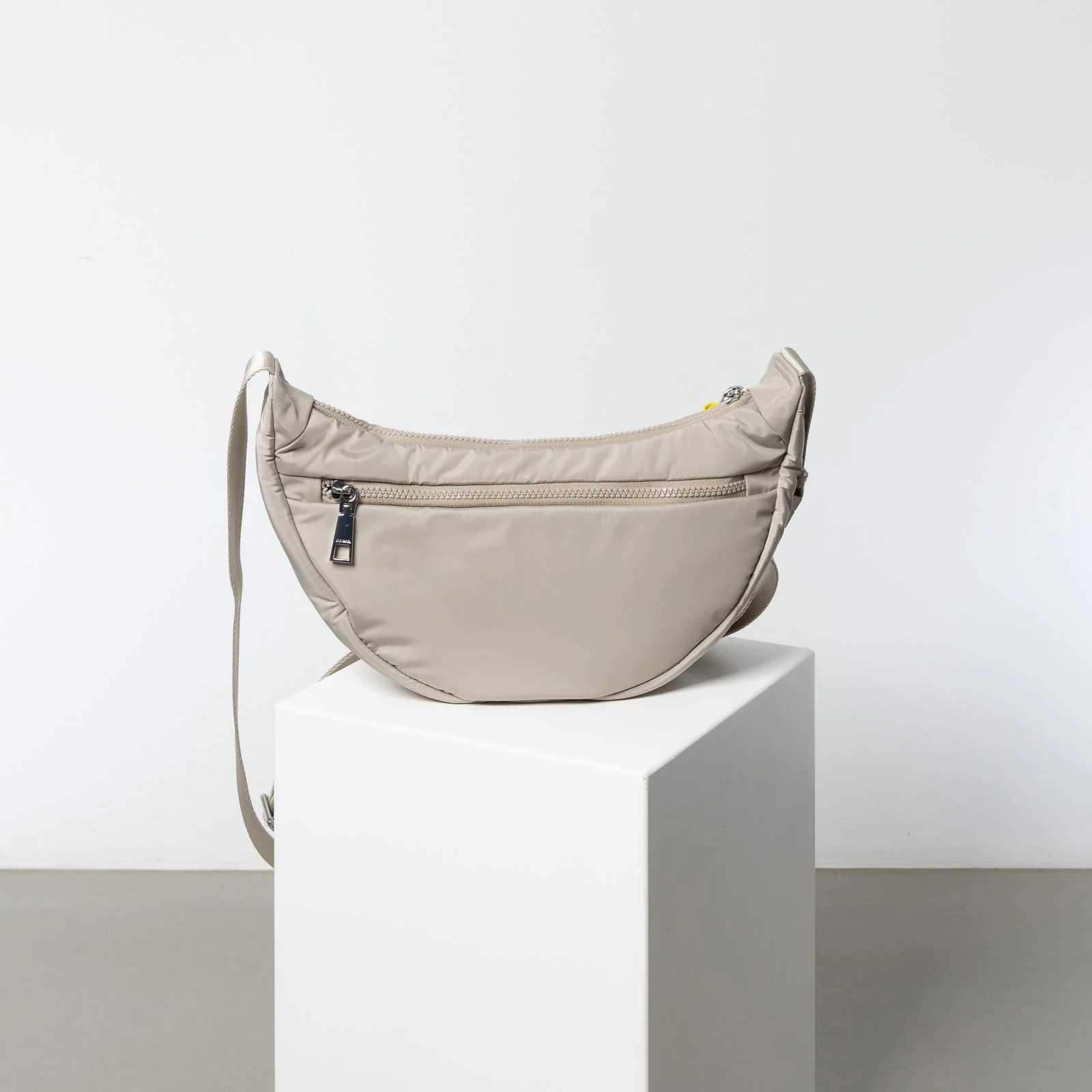 Padded Hip Bag medium - stone - Image 5