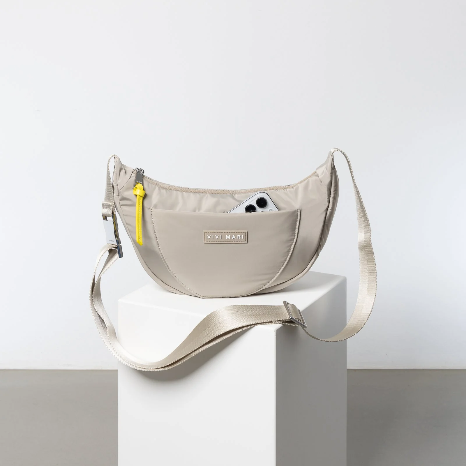 Padded Hip Bag medium - stone - Image 8