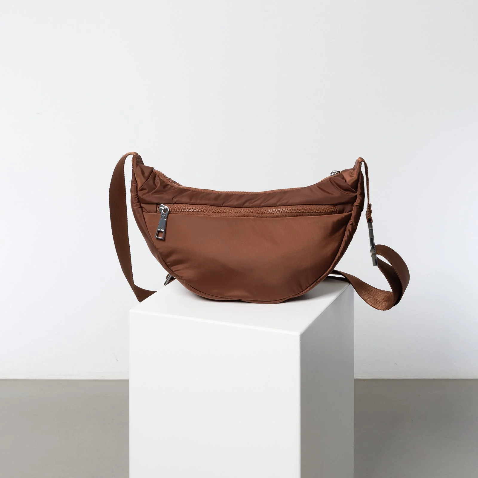 Padded Hip Bag medium - tan - Image 5
