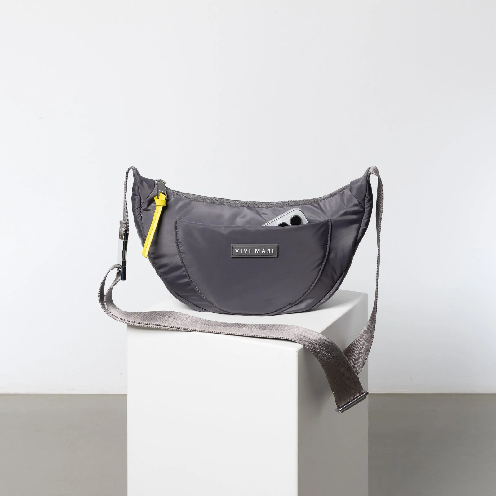 Padded Hip Bag medium - taupe - Image 10