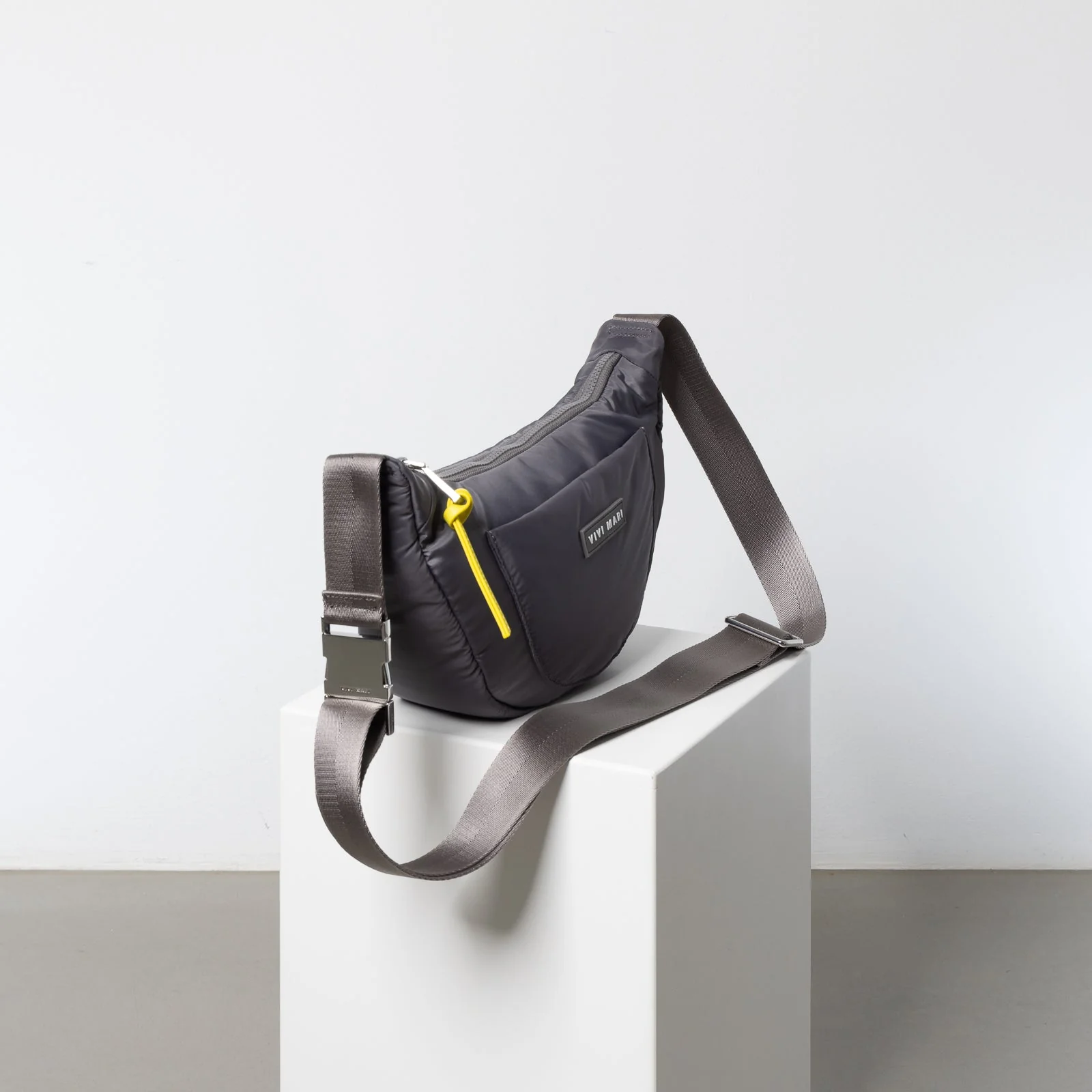 Padded Hip Bag medium - taupe - Image 3